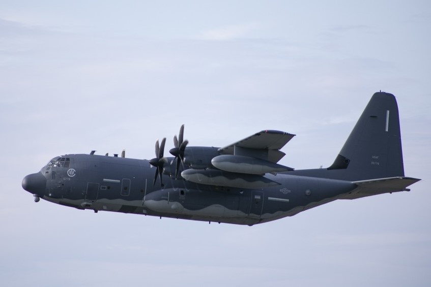 May bay My qua eo bien Dai Loan, gui thong diep canh cao TQ hinh anh