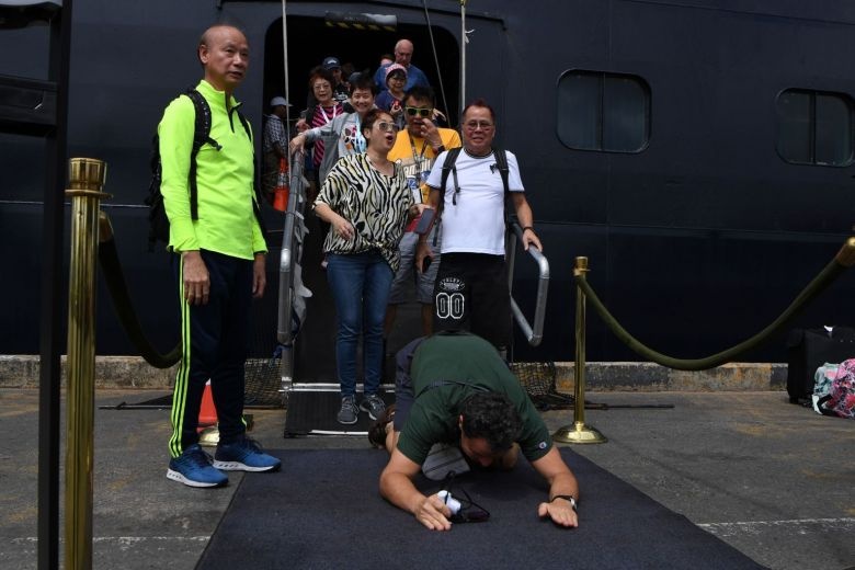 Malaysia cam bay khach du thuyen cap cang Campuchia sau ca nhiem virus hinh anh