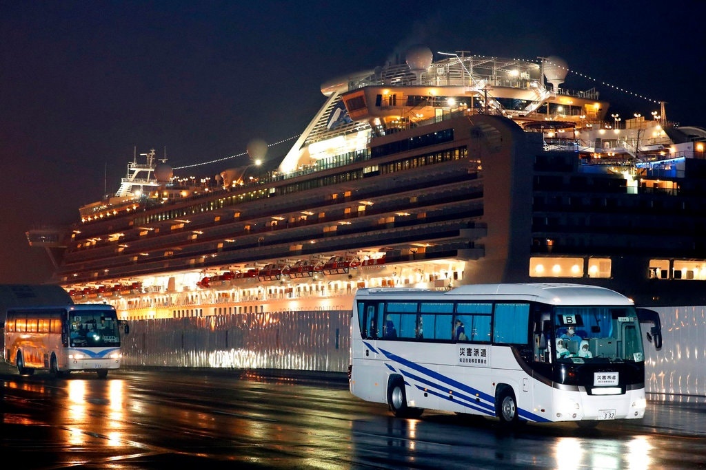 voi va so tan cong dan khoi du thuyen anh 1