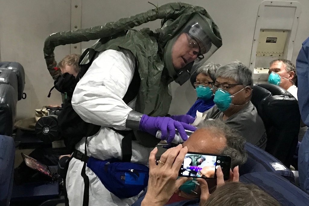 My voi va so tan cong dan khoi du thuyen, khong cho ket qua xet nghiem hinh anh