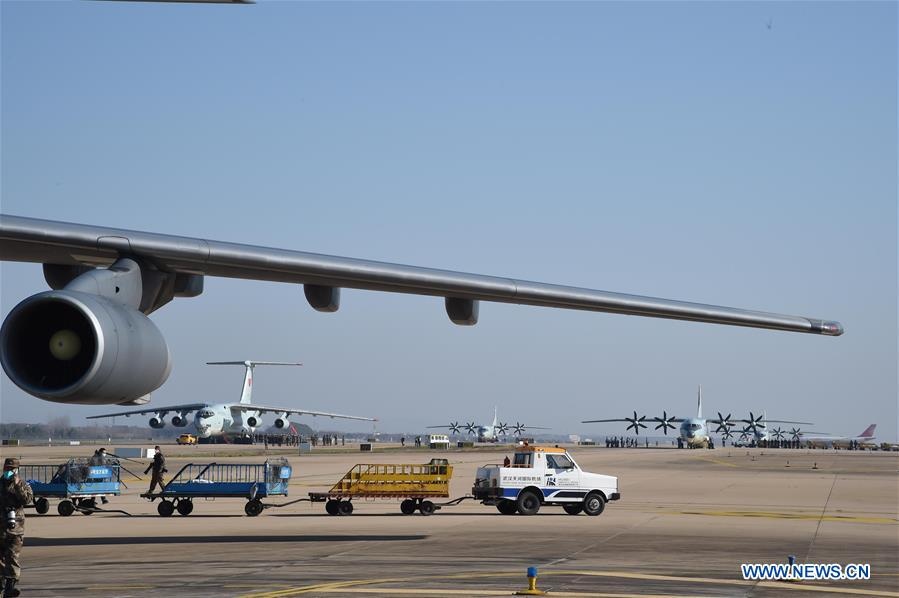 may bay cho quan y tang vien Vu Han anh 3