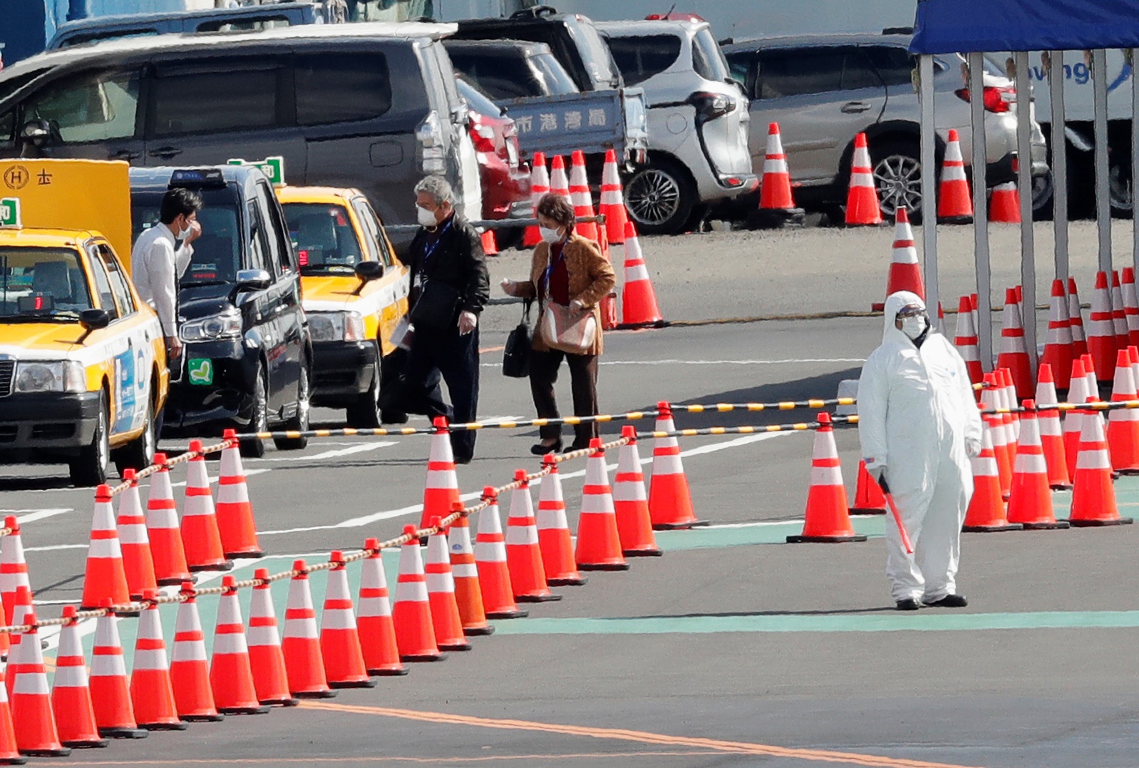 du khach dau tien duoc 'tha' khoi du thuyen anh 7