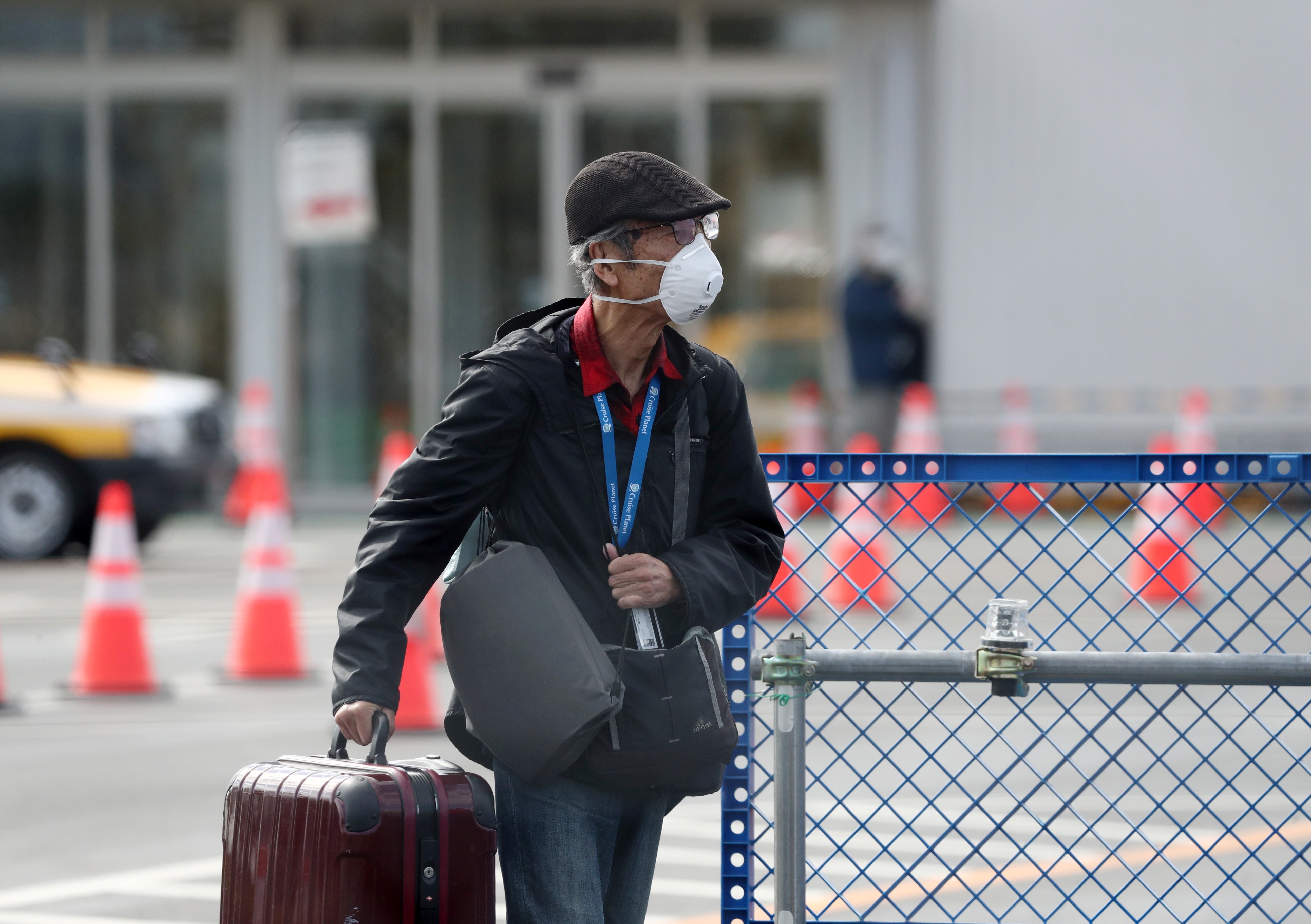 du khach dau tien duoc 'tha' khoi du thuyen anh 4