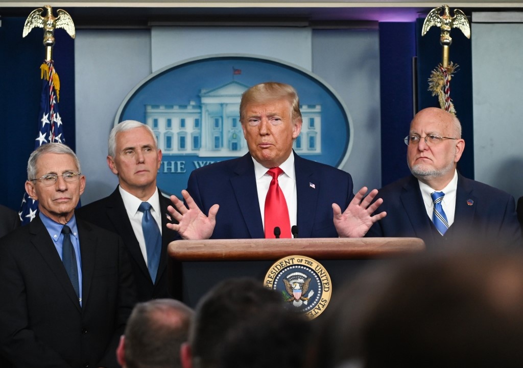 My co ca tu vong dau tien vi virus corona hinh anh