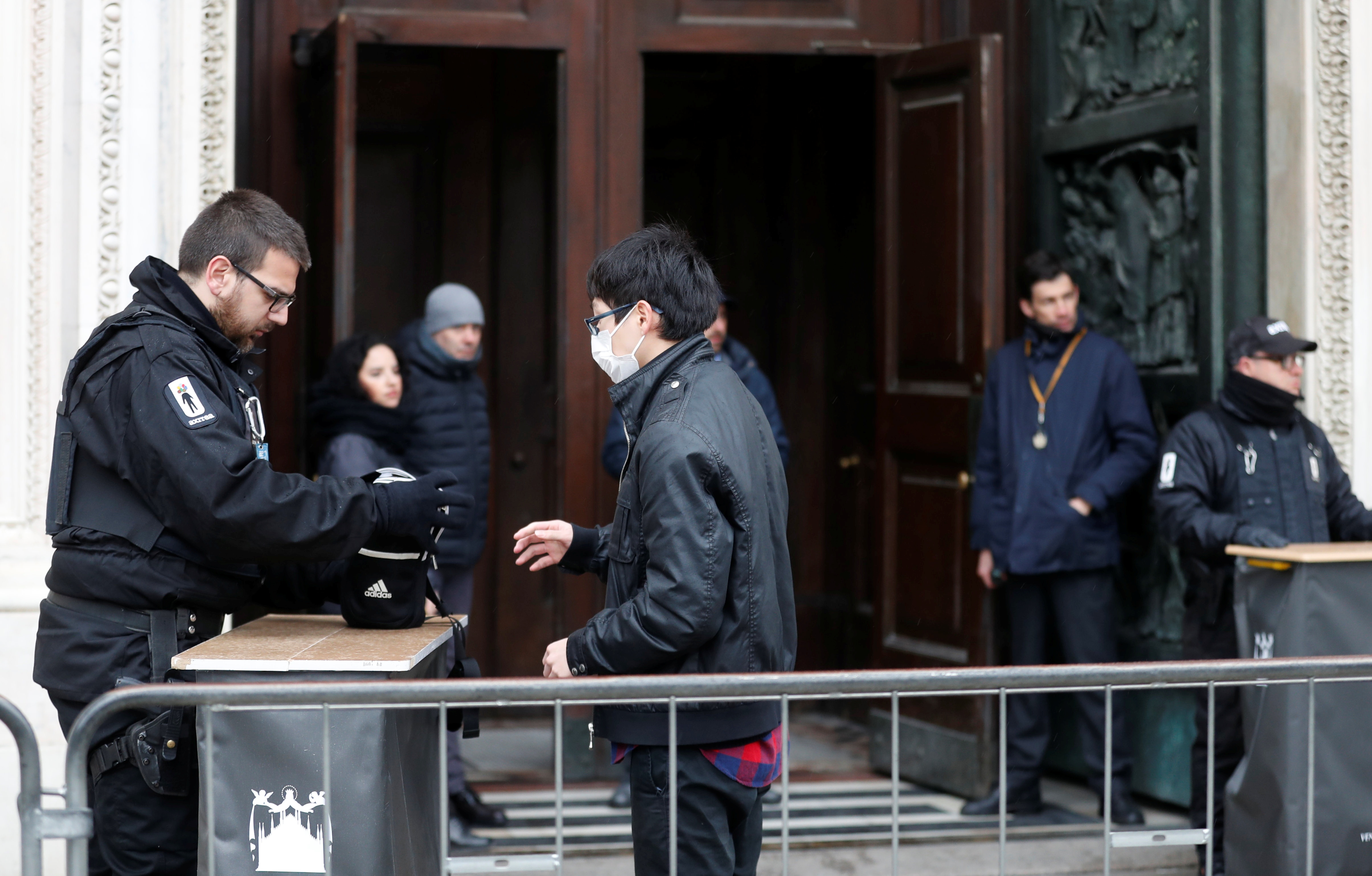 Italy co den 52 ca tu vong vi virus corona anh 1