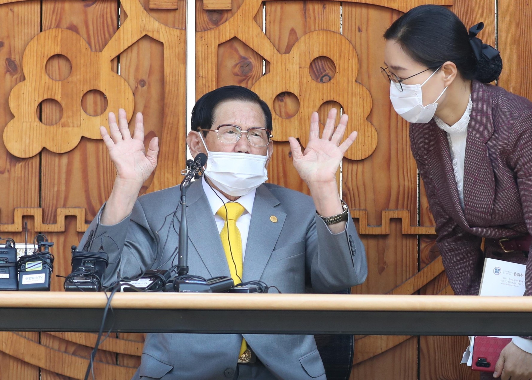 Canh sat dot kich co so Tan Thien Dia, ep giao chu xet nghiem lai hinh anh