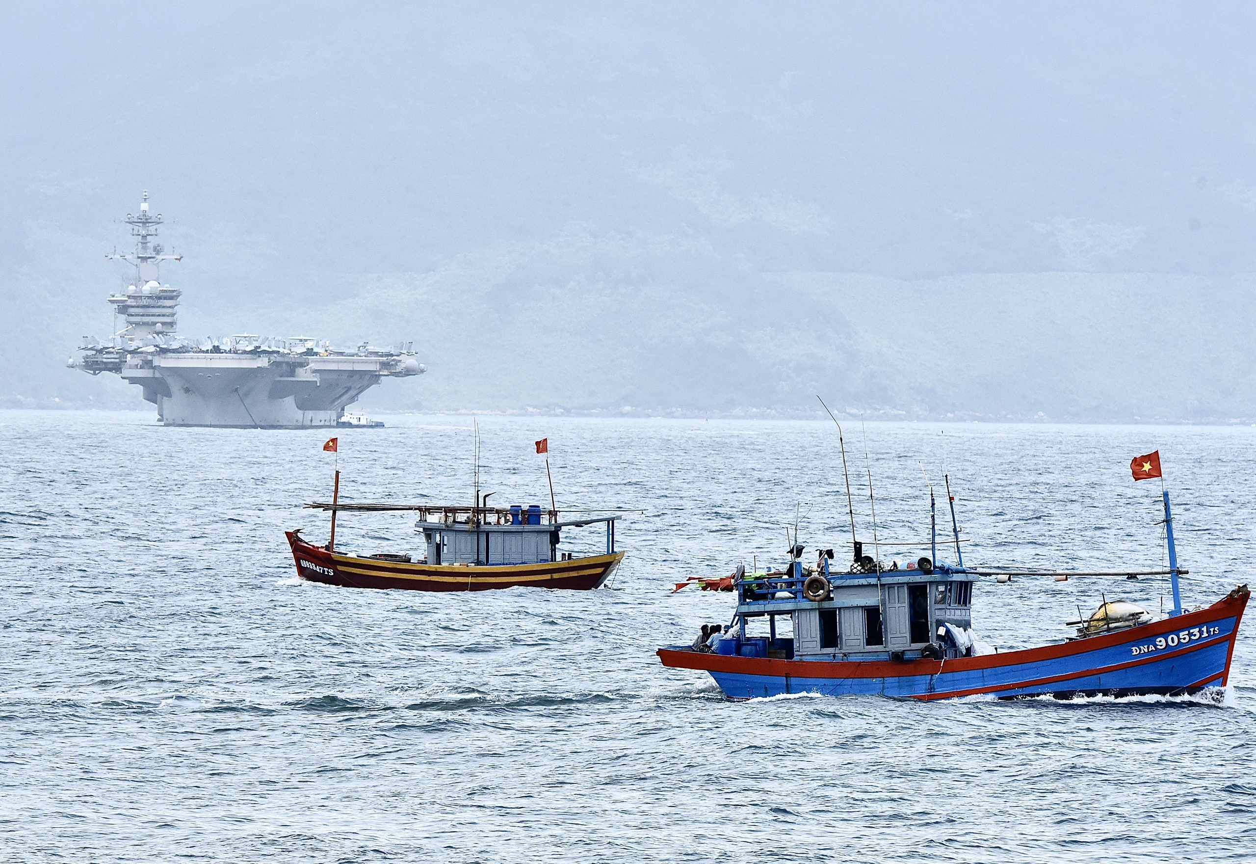 USS Theodore Roosevelt gui thong diep anh 1
