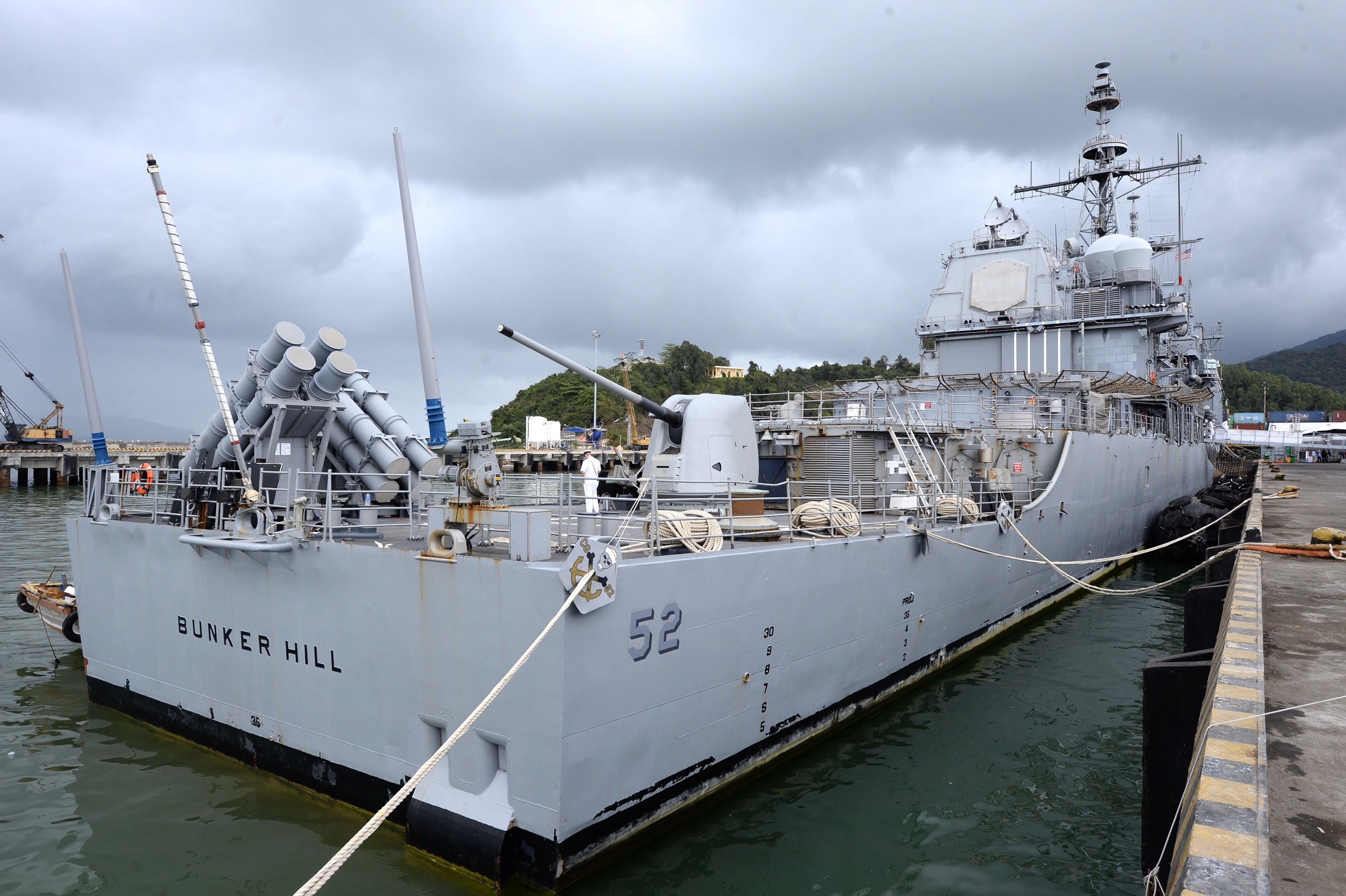 Tu lenh My cung phai doan tau sieu tau san bay anh 12