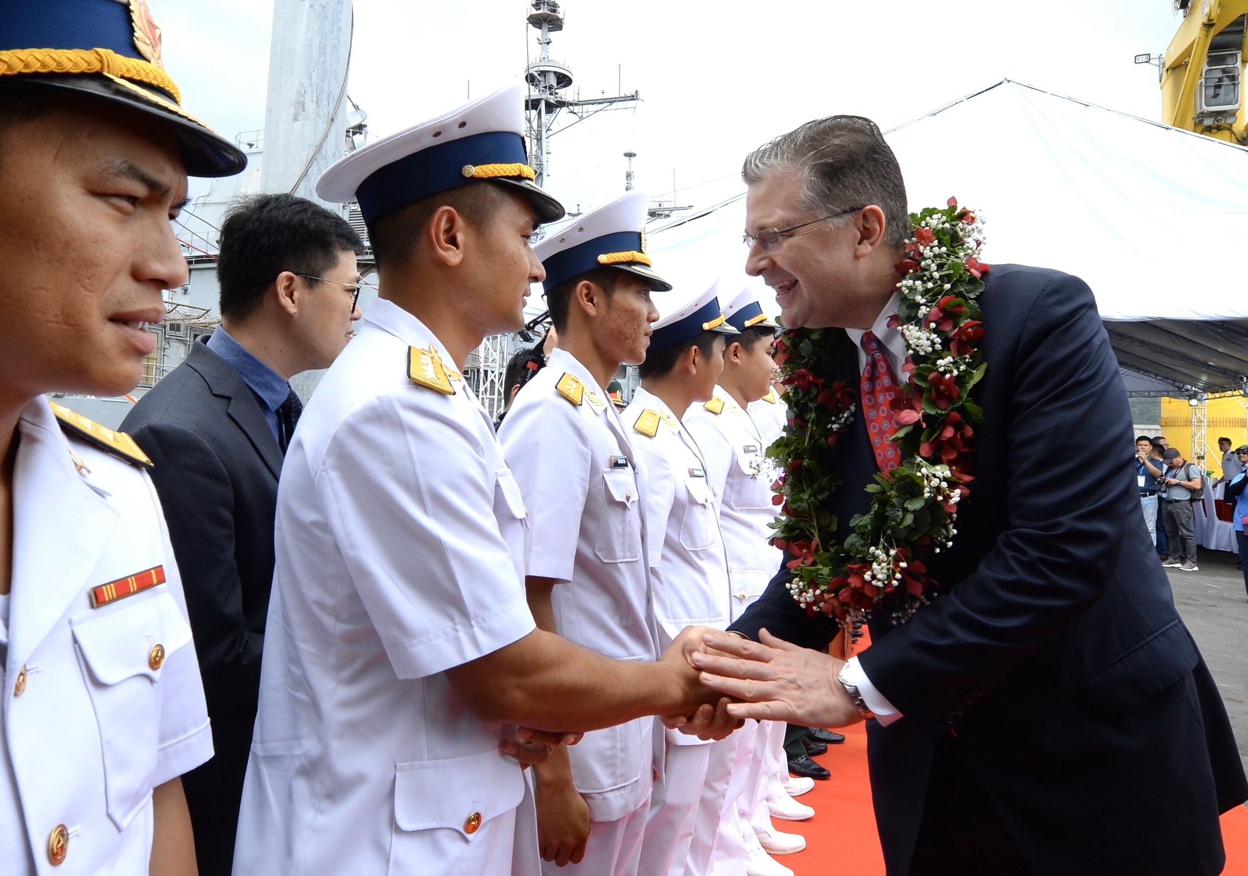 Tu lenh My cung phai doan tau sieu tau san bay anh 5