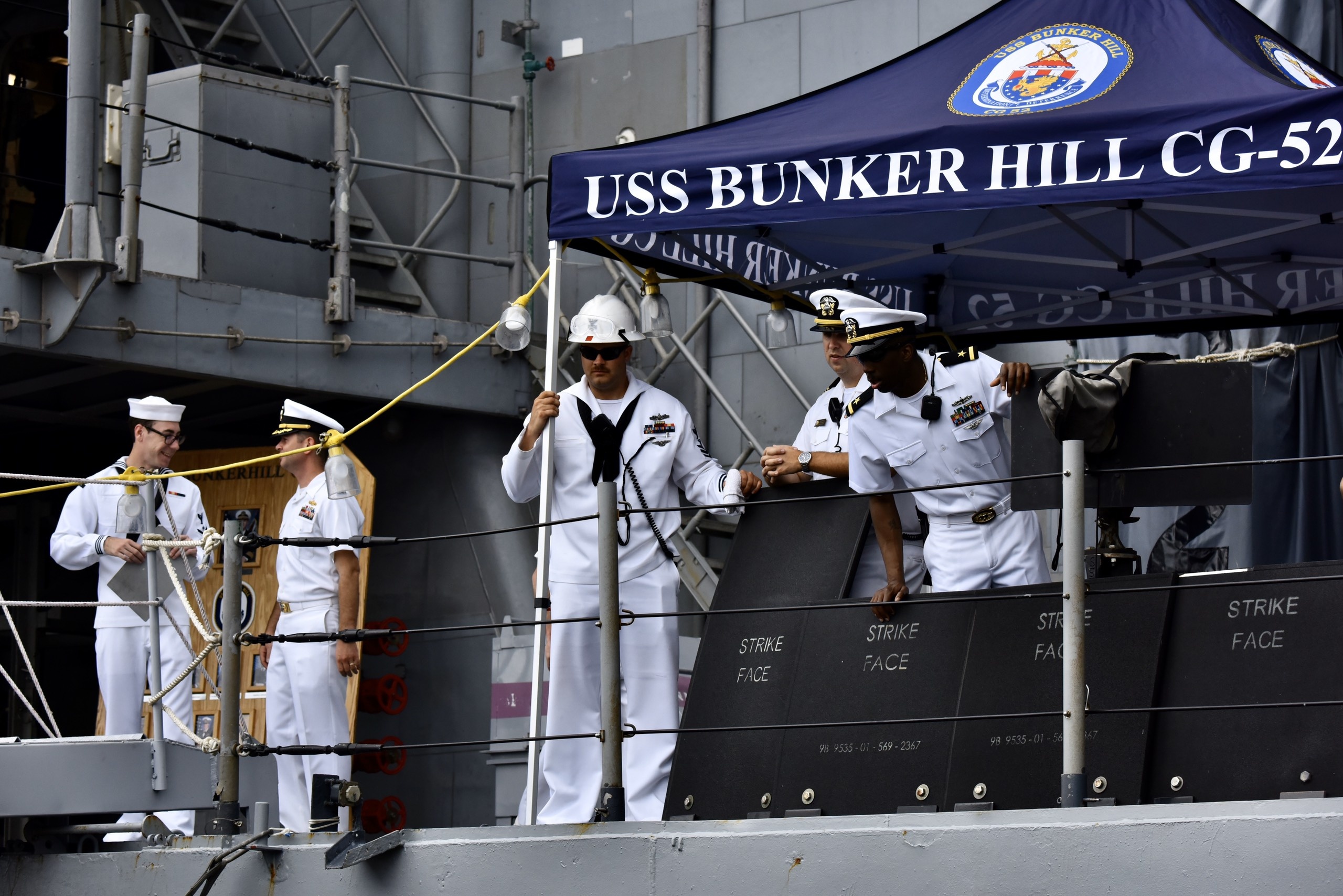 Tu lenh My cung phai doan tau sieu tau san bay anh 8