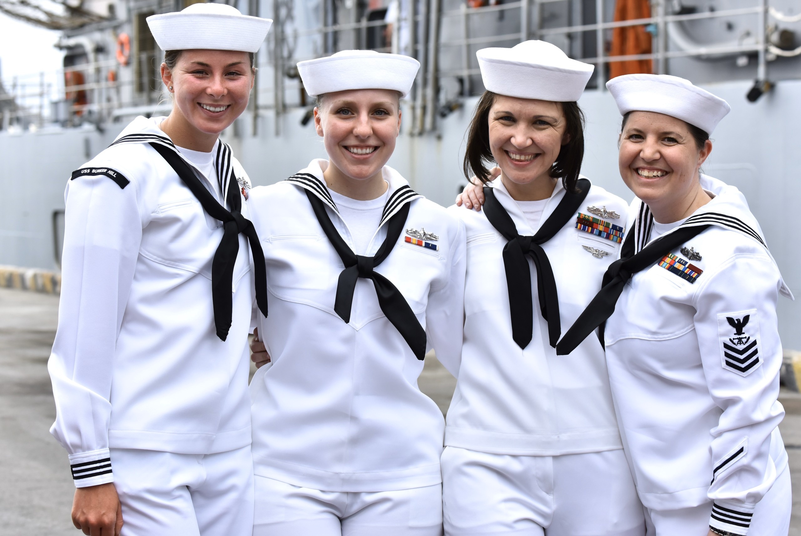 Tu lenh My cung phai doan tau sieu tau san bay anh 13