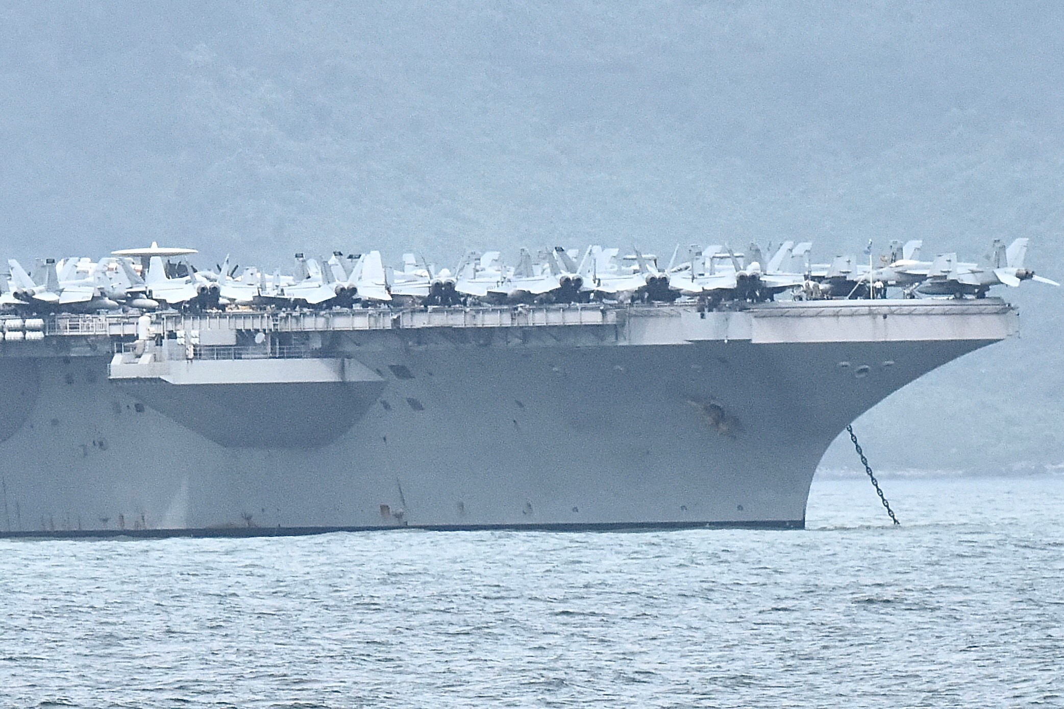 USS Theodore Roosevelt gui thong diep anh 3