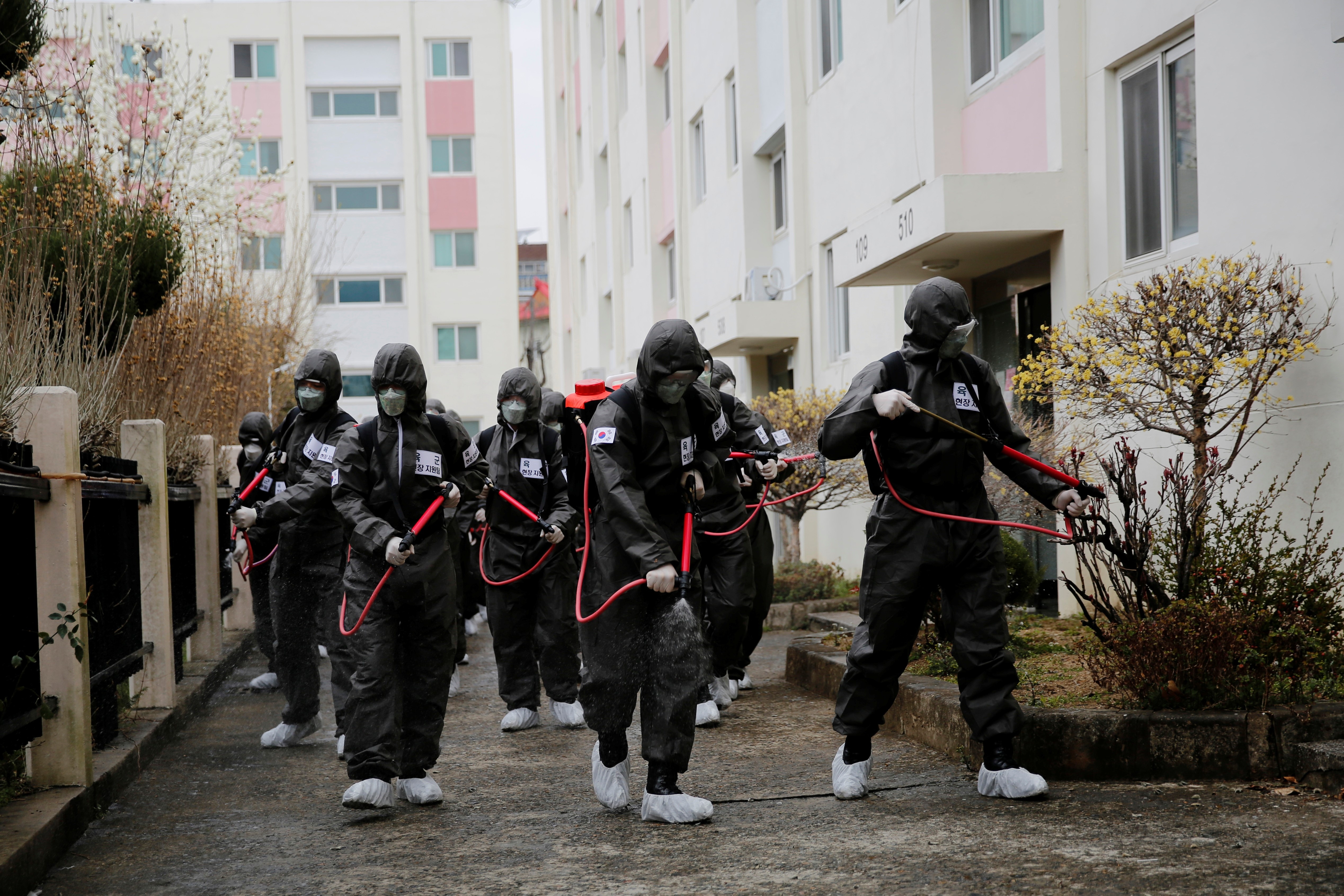 Han Quoc co 54 ca tu vong, so nguoi duong tinh virus corona len 7.513 hinh anh