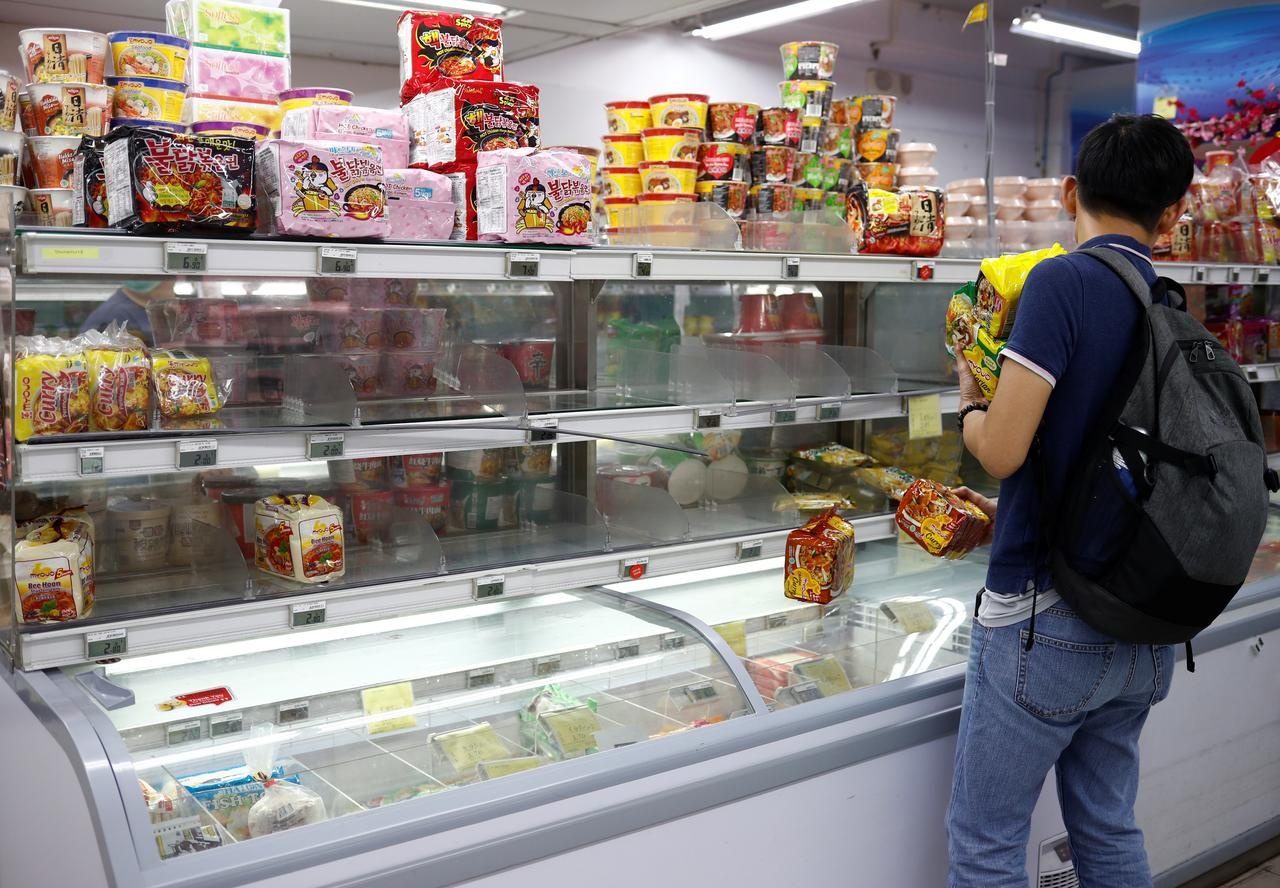 Singapore tran an lo ngai het luong thuc anh 1