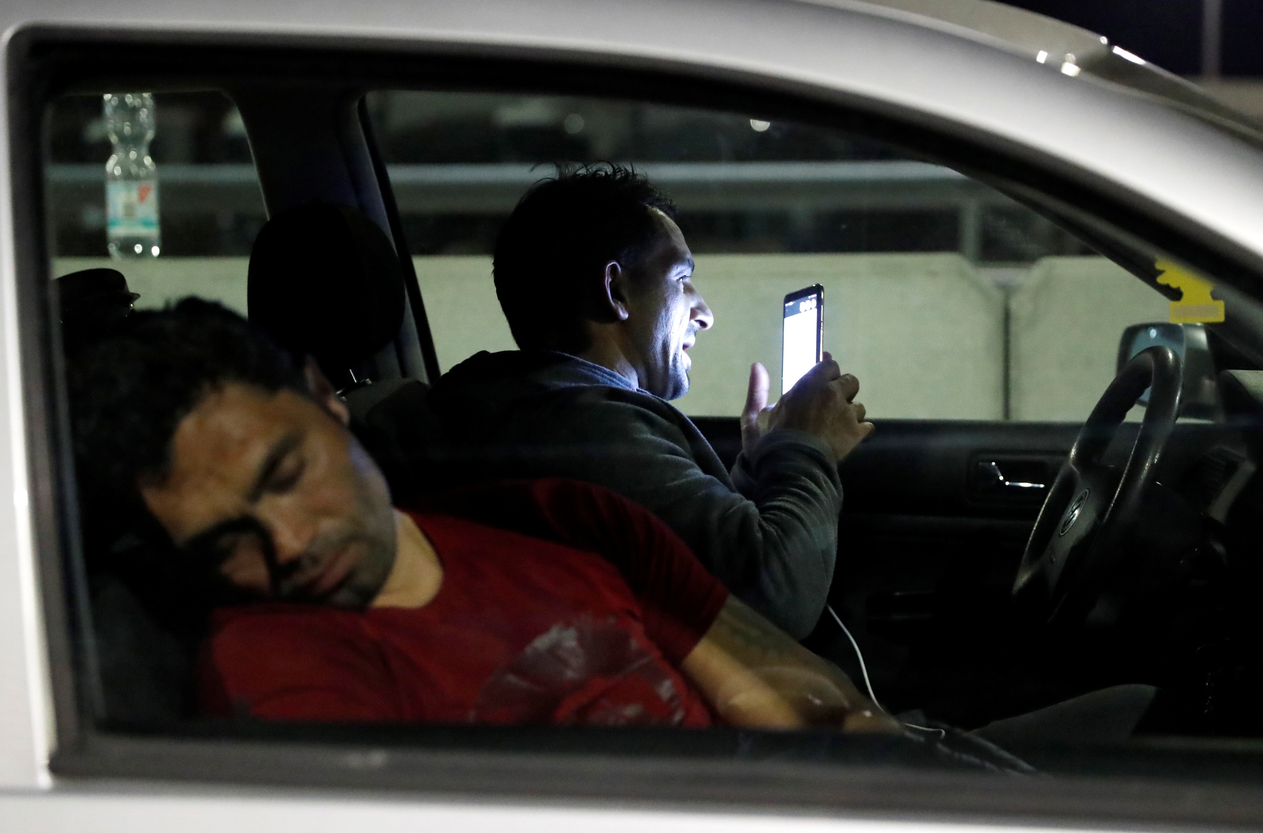 Ket xe hang chuc kilomet o bien gioi anh 11