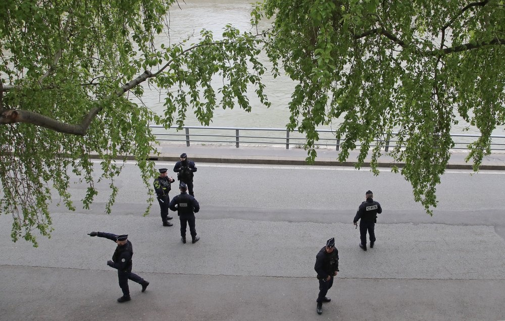 Nguoi phuong Tay tiec tung bat chap virus anh 11