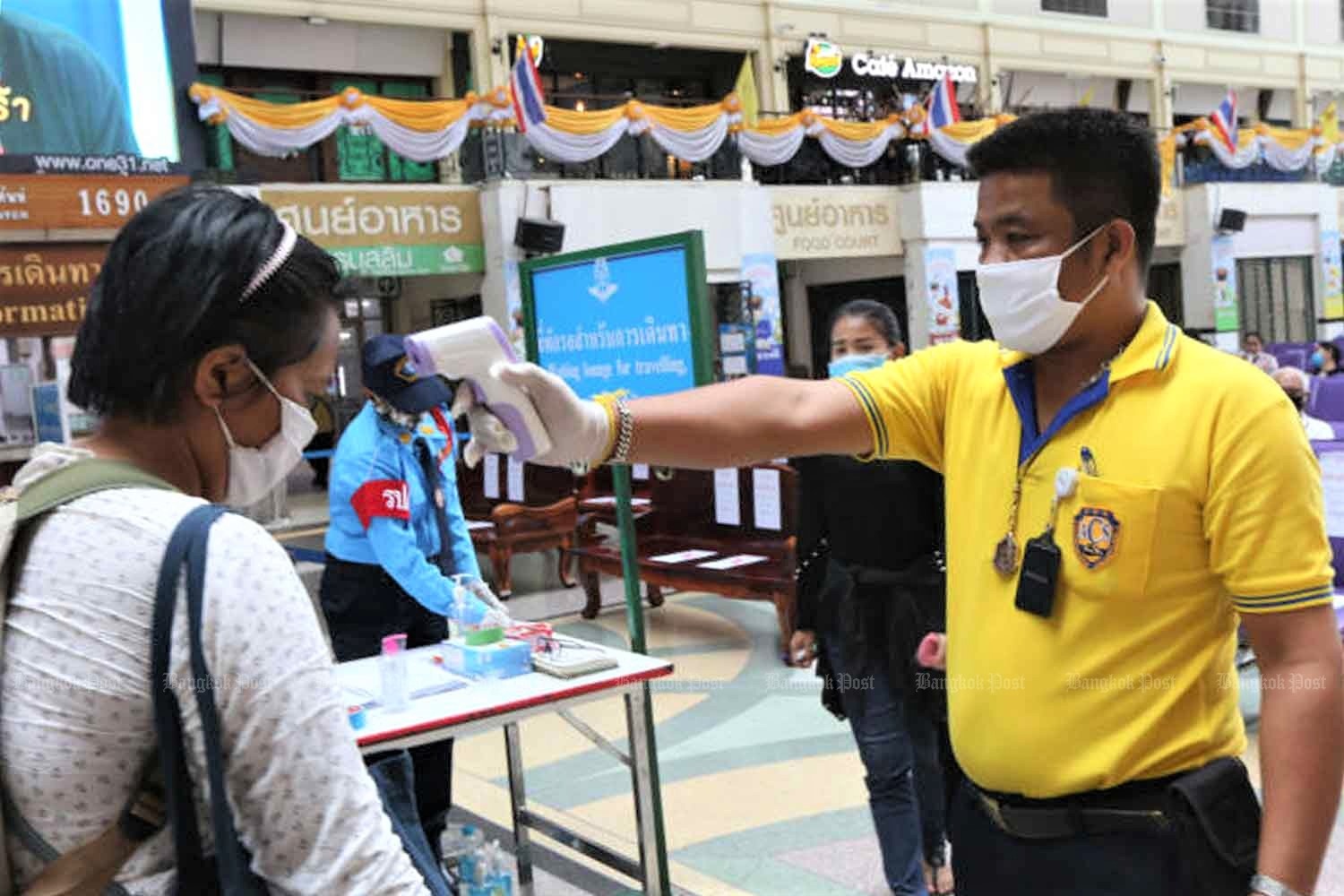 Hang nghin nguoi dong loat roi khoi Bangkok  hinh anh