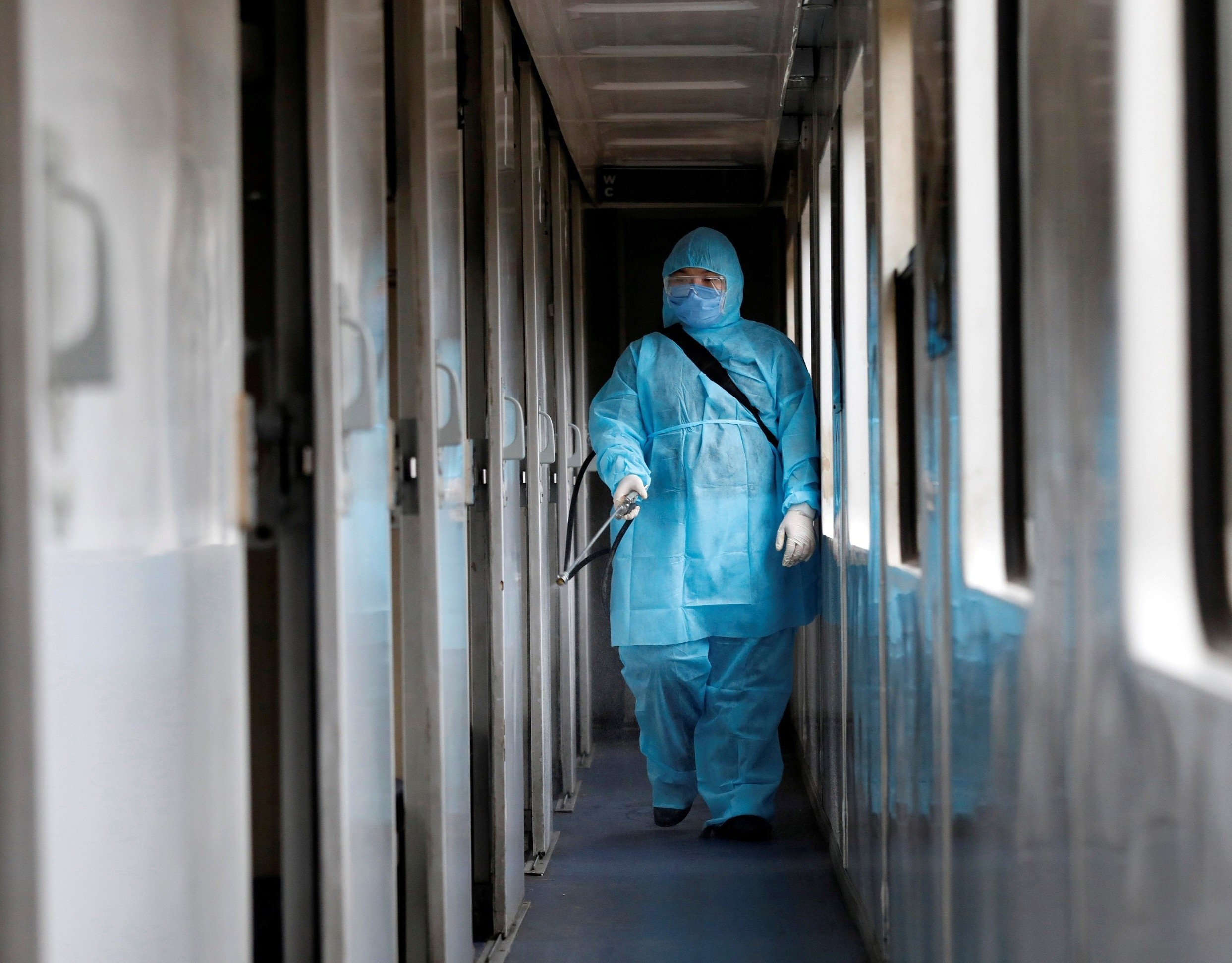 FT: Chien dich ung pho virus cua VN hieu qua du nguon luc co han hinh anh