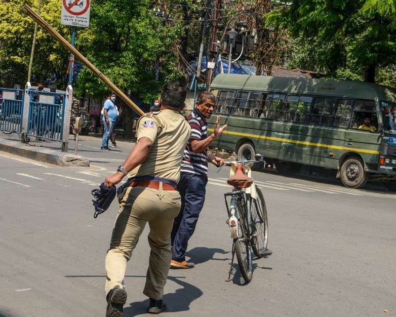 An Do phong toa toan quoc, canh sat mang roi phat nguoi vi pham hinh anh