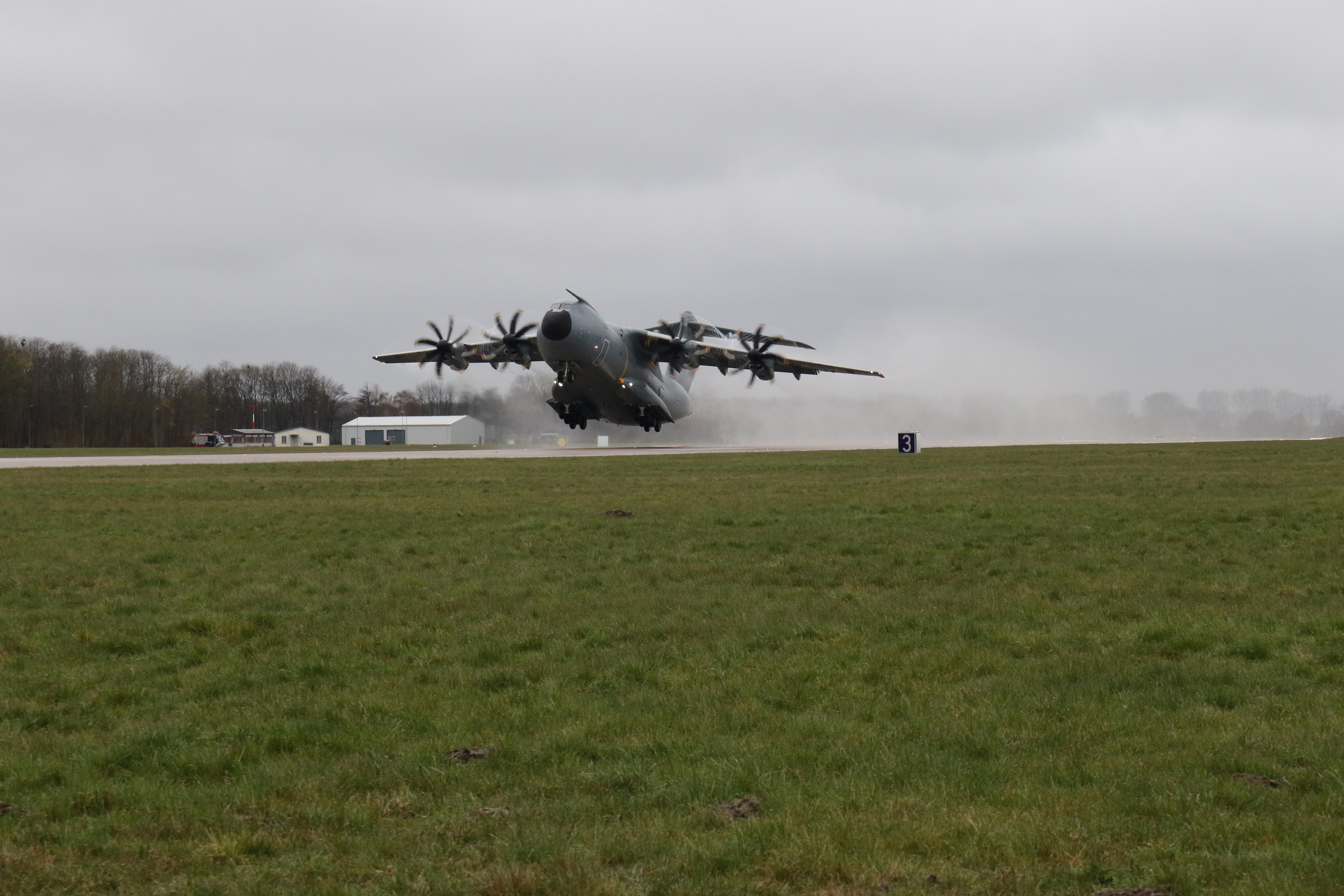Khong quan Phap,  Duc so tan benh nhan anh 3