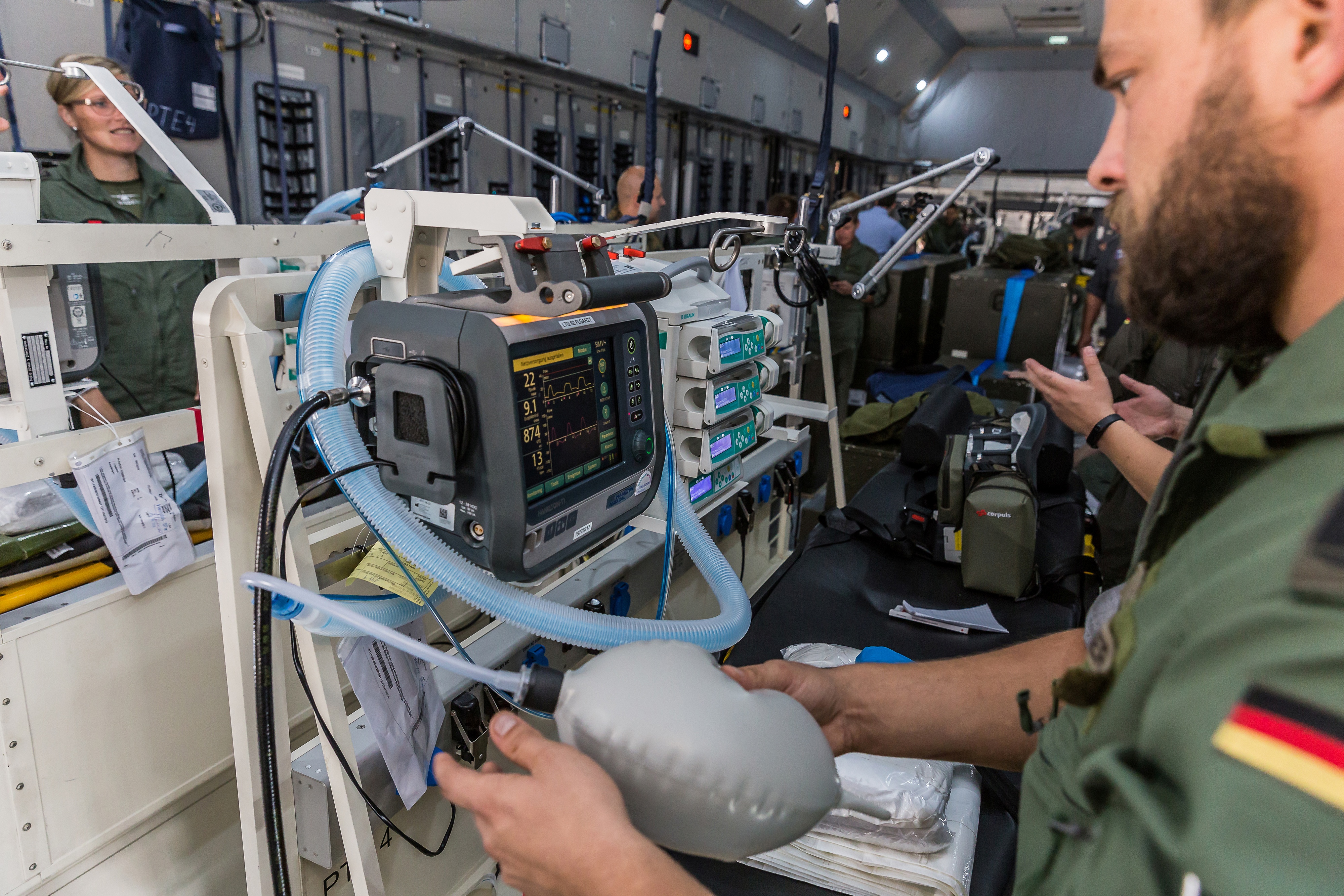 Khong quan Phap,  Duc so tan benh nhan anh 9