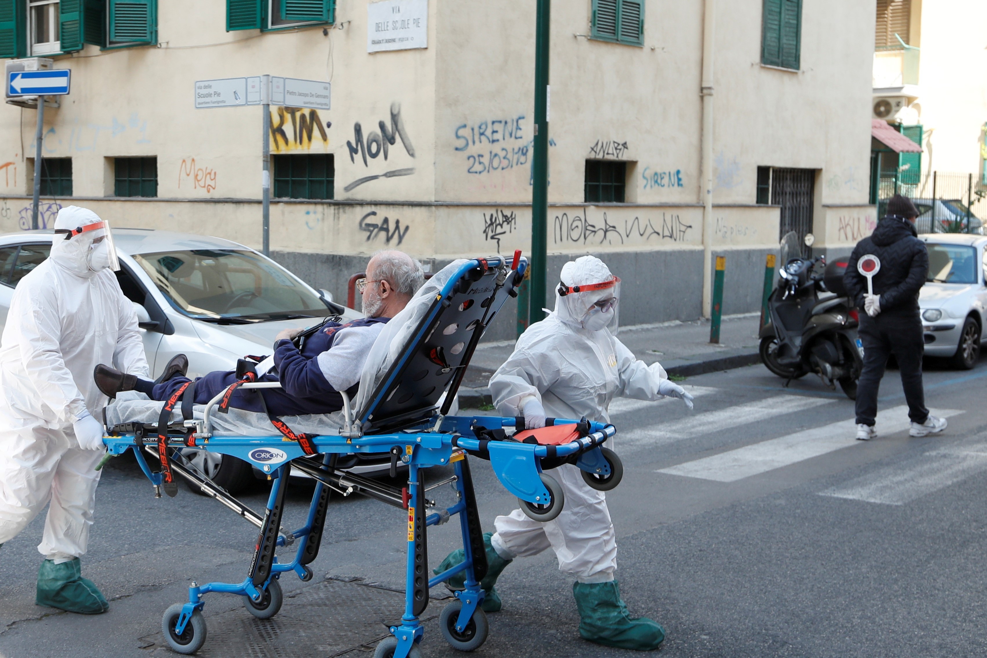 So ca benh nang o Italy lan dau giam, so ca nhiem thap hon Tay Ban Nha hinh anh