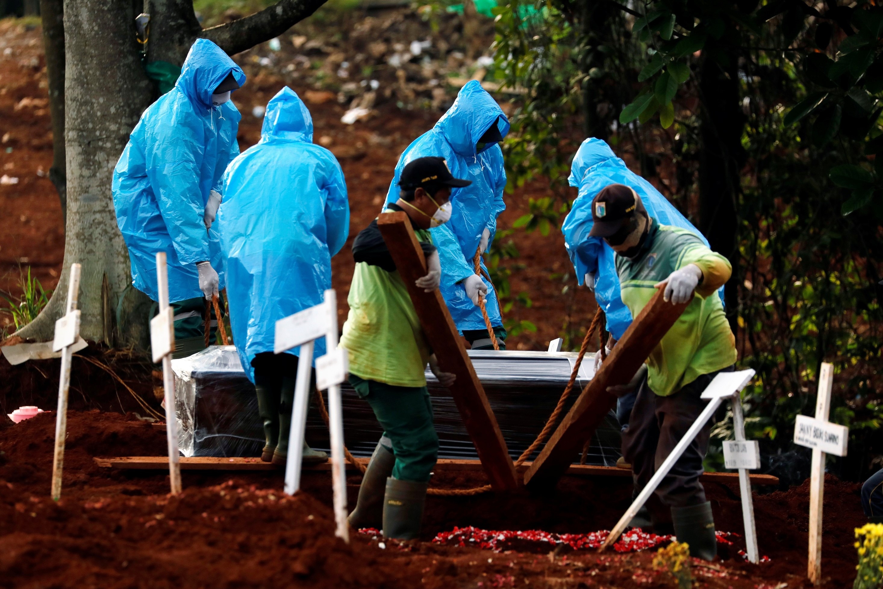 Tang le nhieu bat thuong o Jakarta gay lo so ve so ca tu vong thuc te hinh anh