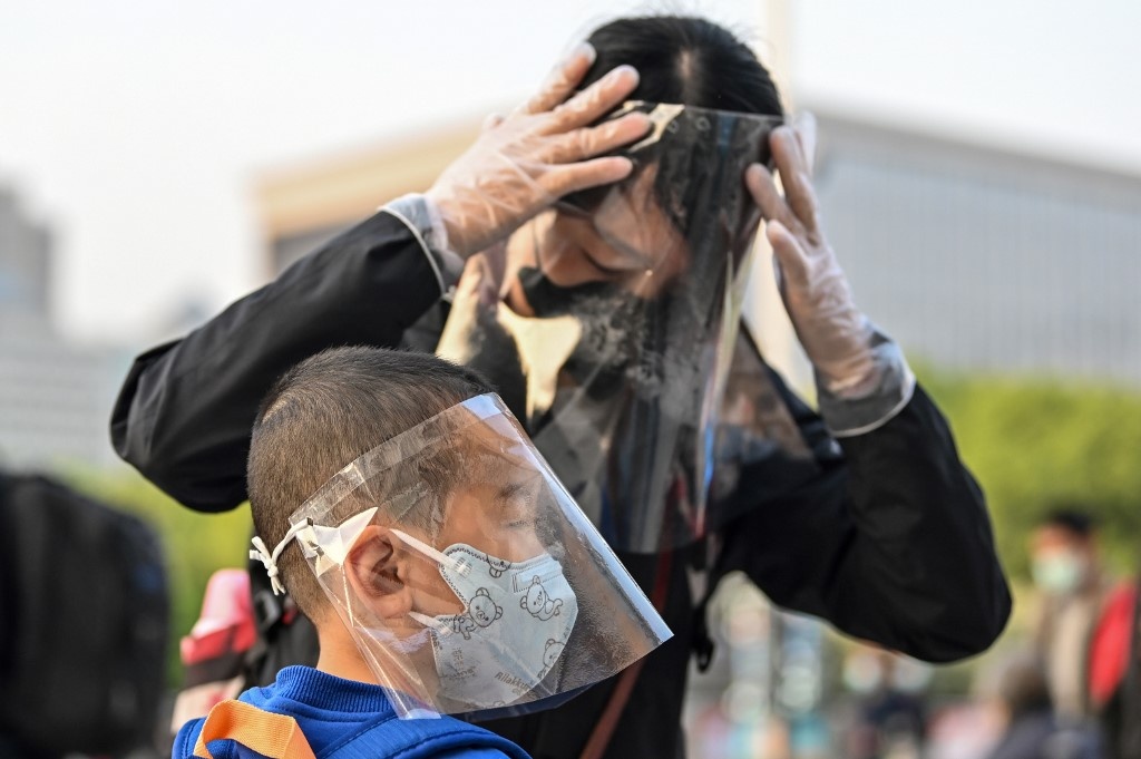 Vu Han go phong toa anh 8