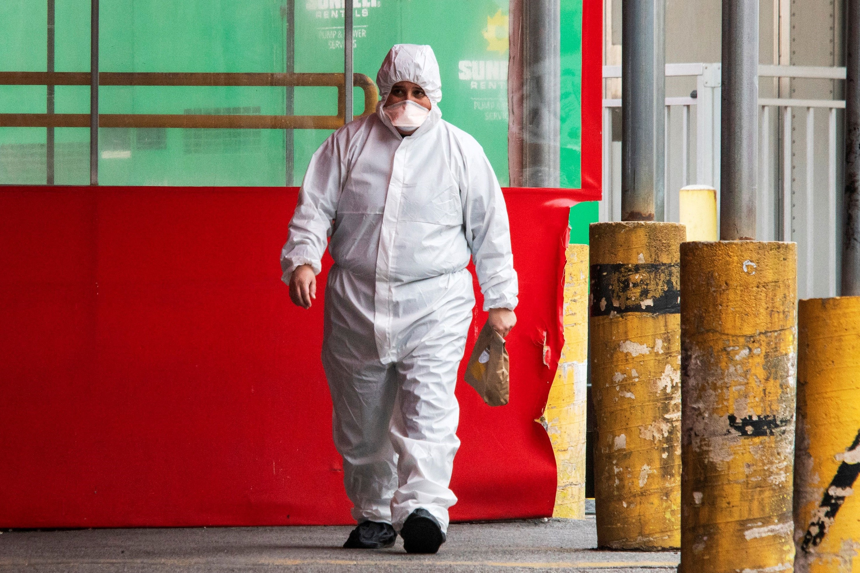 My gui nguyen lieu sang Viet Nam, tiep tuc san xuat do bao ho y te hinh anh