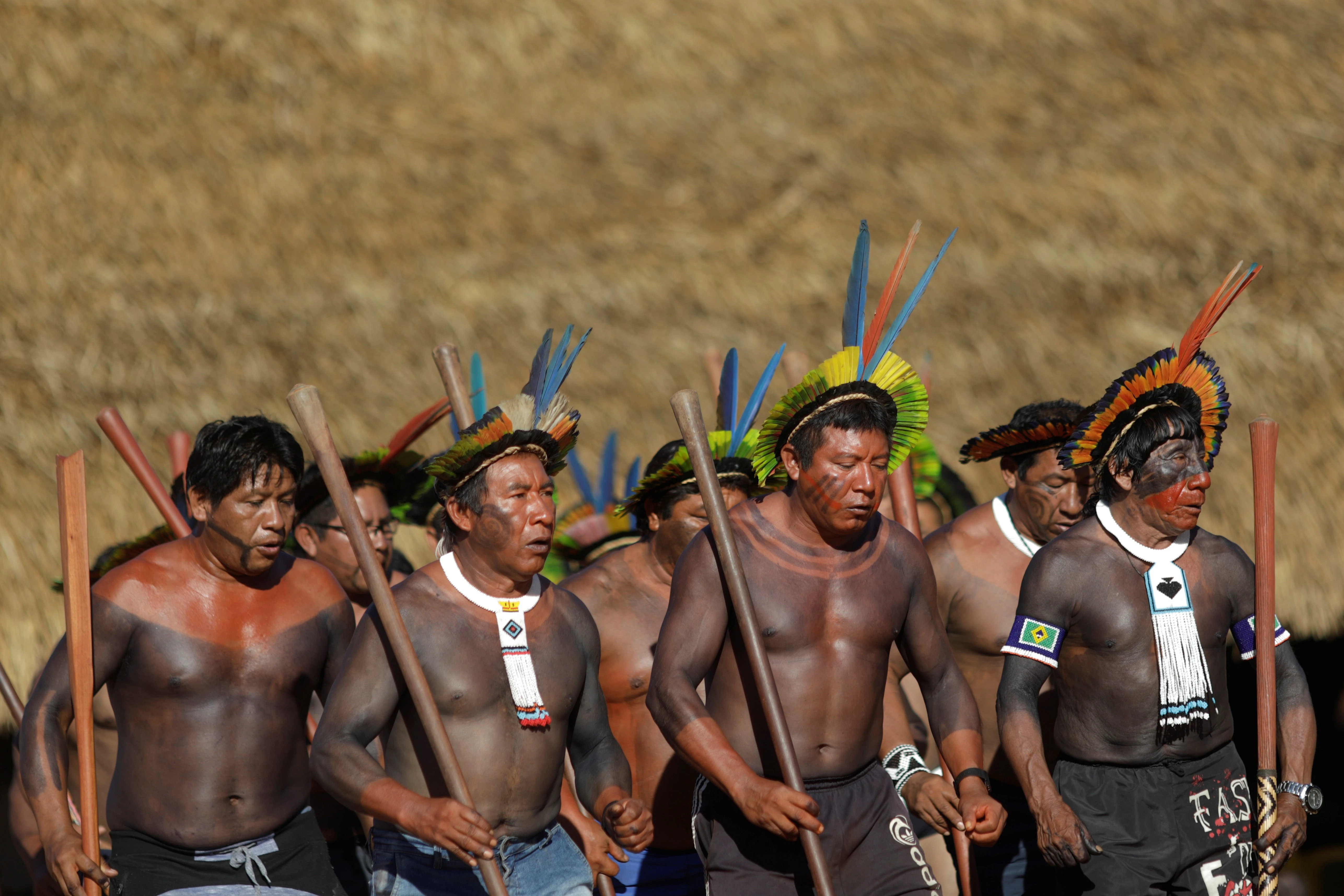 Tho dan bo lac Amazon nhiem Covid-19 tu vong, lo so dich bung phat hinh anh