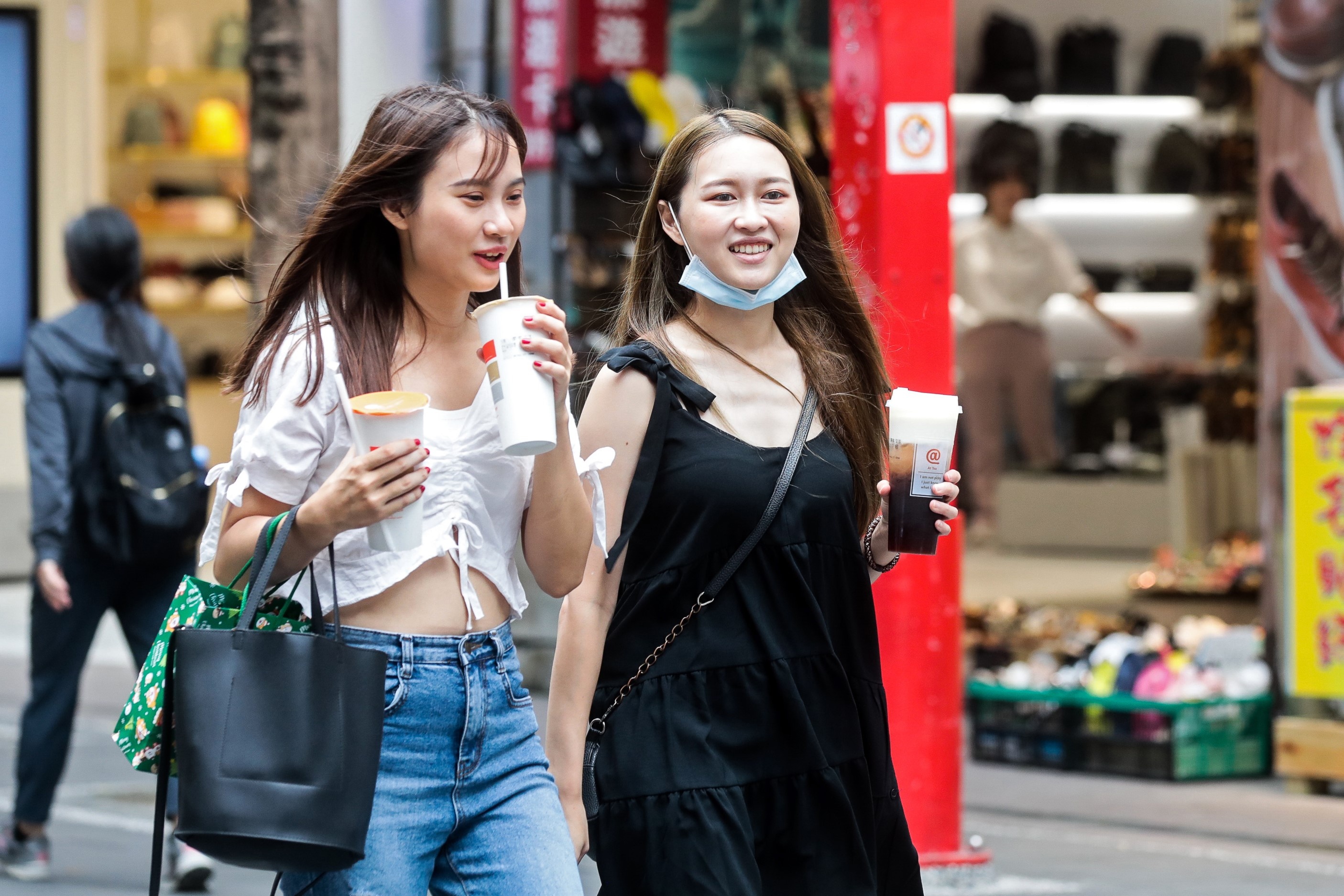 Noi cuoc song dang tro ve thoi chua co dai dich hinh anh