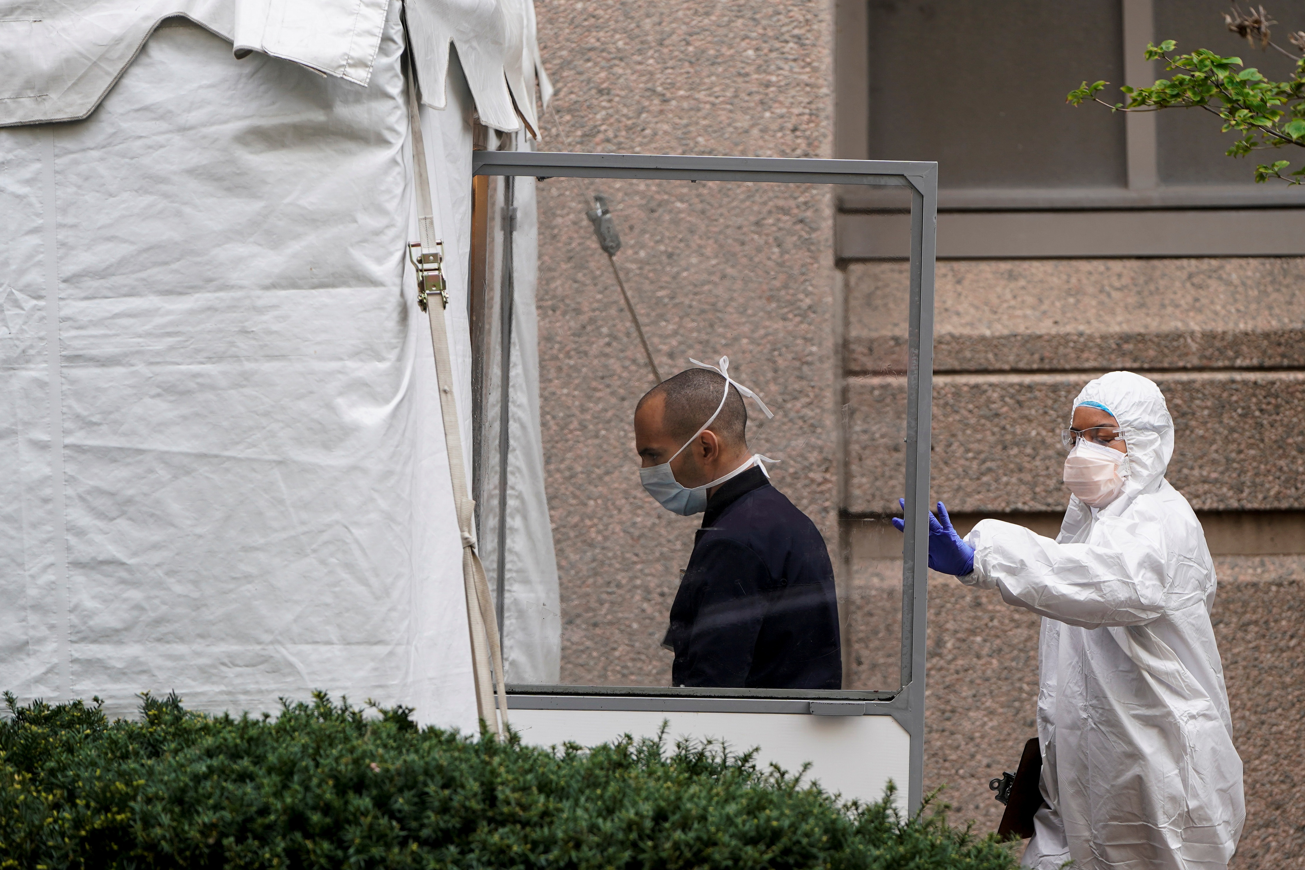 Xet nghiem Covid-19 am tinh gia anh 2