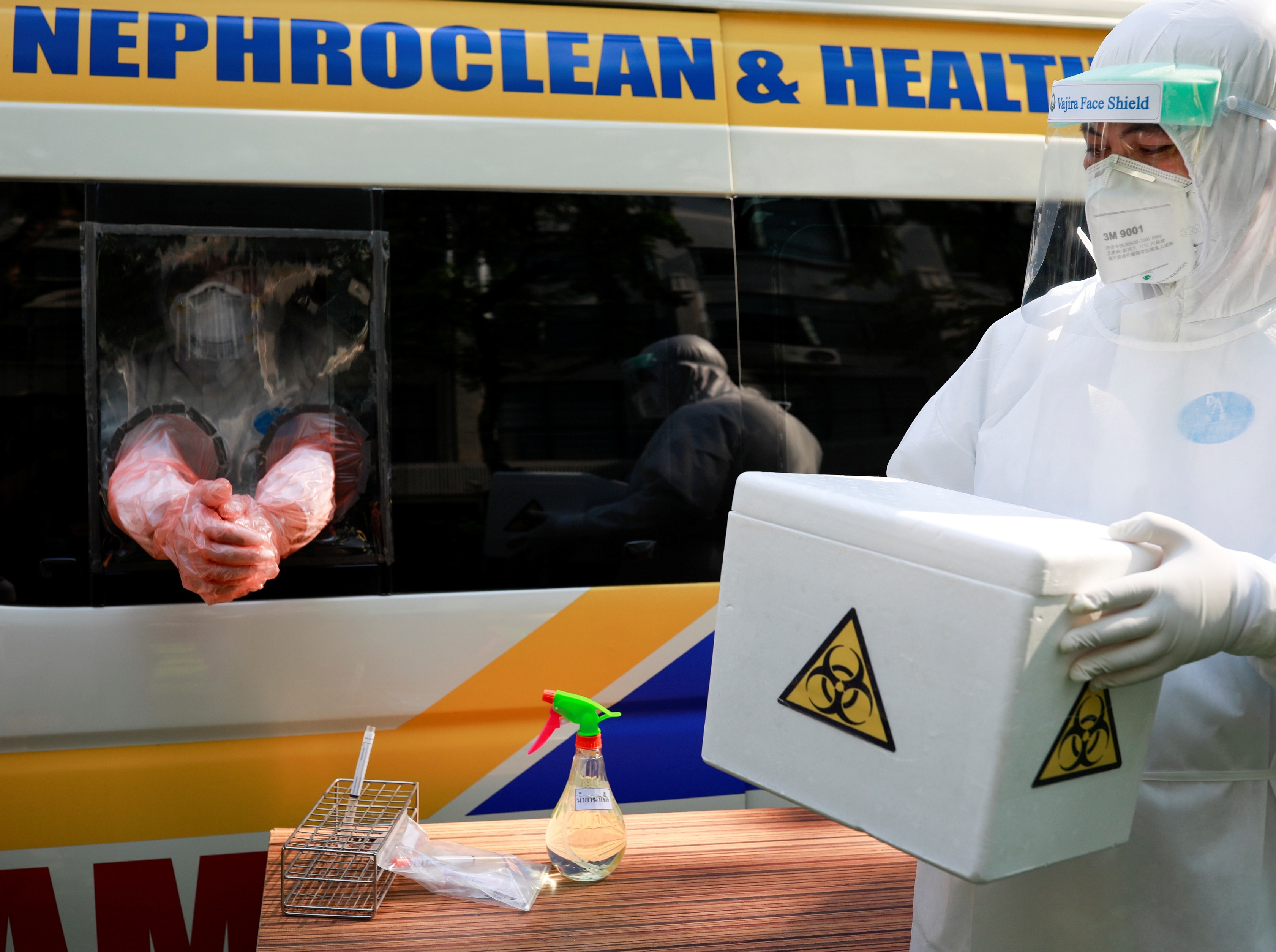 Thu tuong chu tri hoi nghi dac biet ung pho Covid-19 anh 1