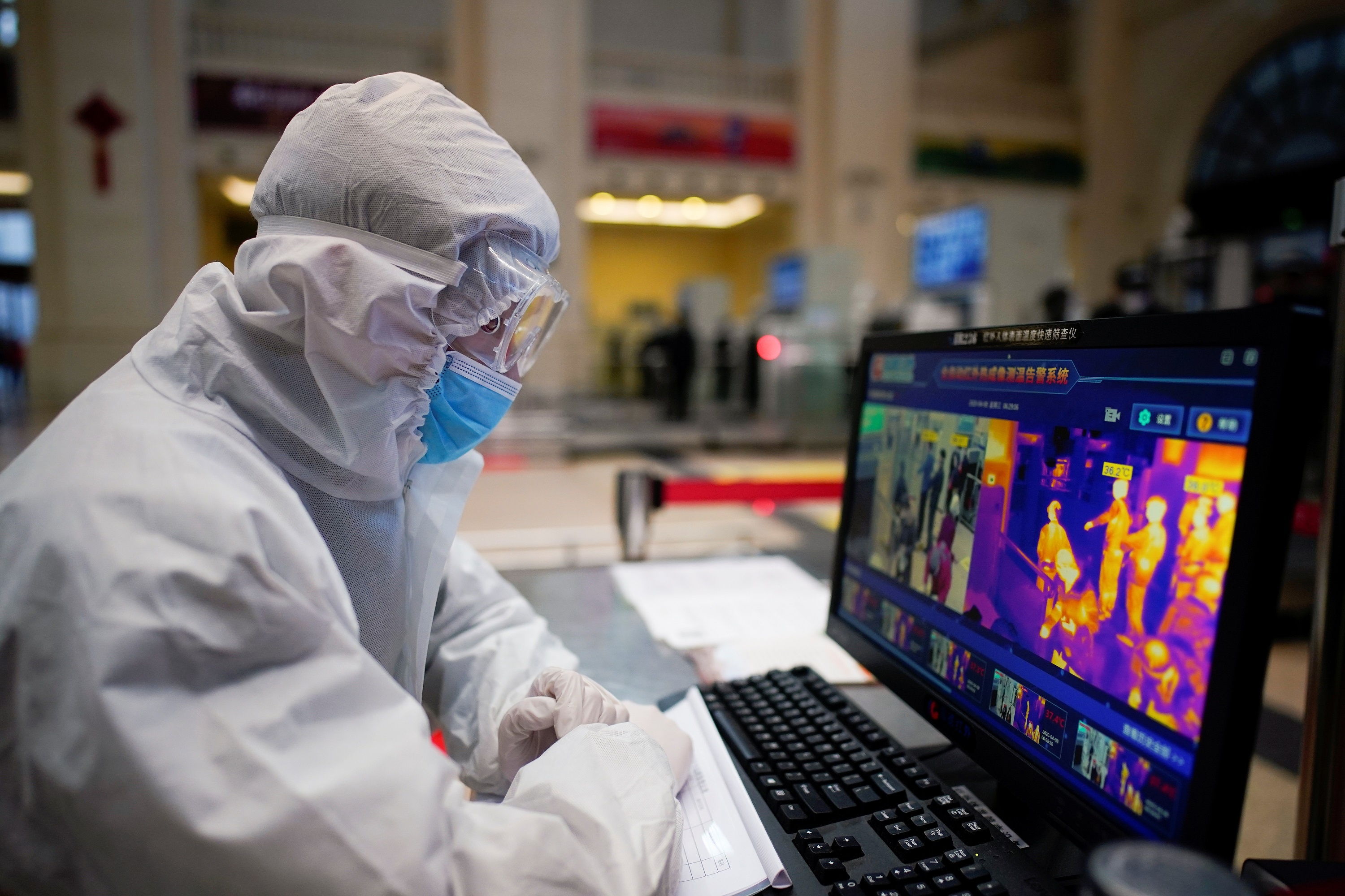 Bao cao WHO loai gia thuyet SARS-CoV-2 bat nguon tu phong thi nghiem hinh anh