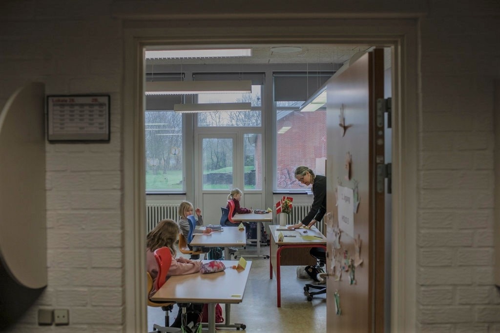 Hoc sinh Dan Mach di hoc tro lai anh 7