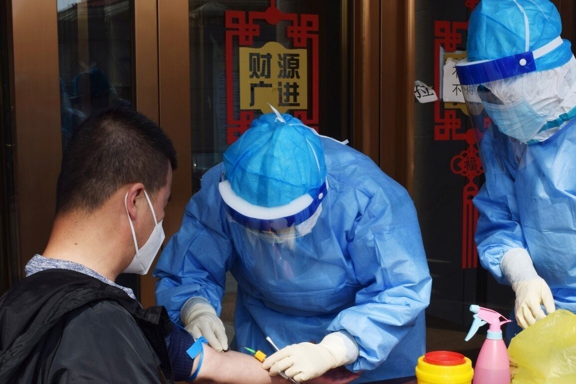 Lo lang ve dich benh o Nga, lao dong Trung Quoc lu luot ve nuoc hinh anh