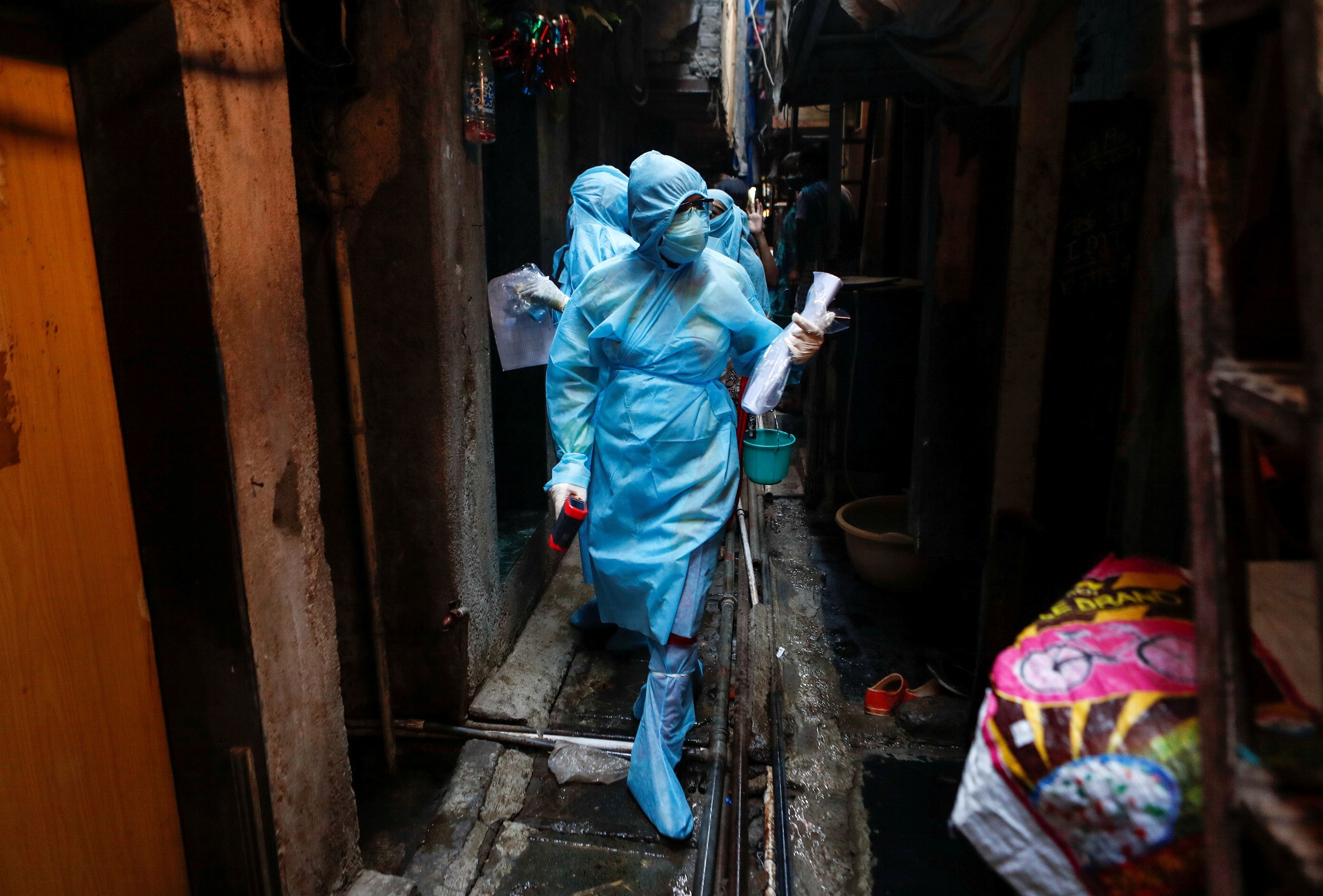 Nguoi Viet bi cao buoc khac nho trong thang may anh 2