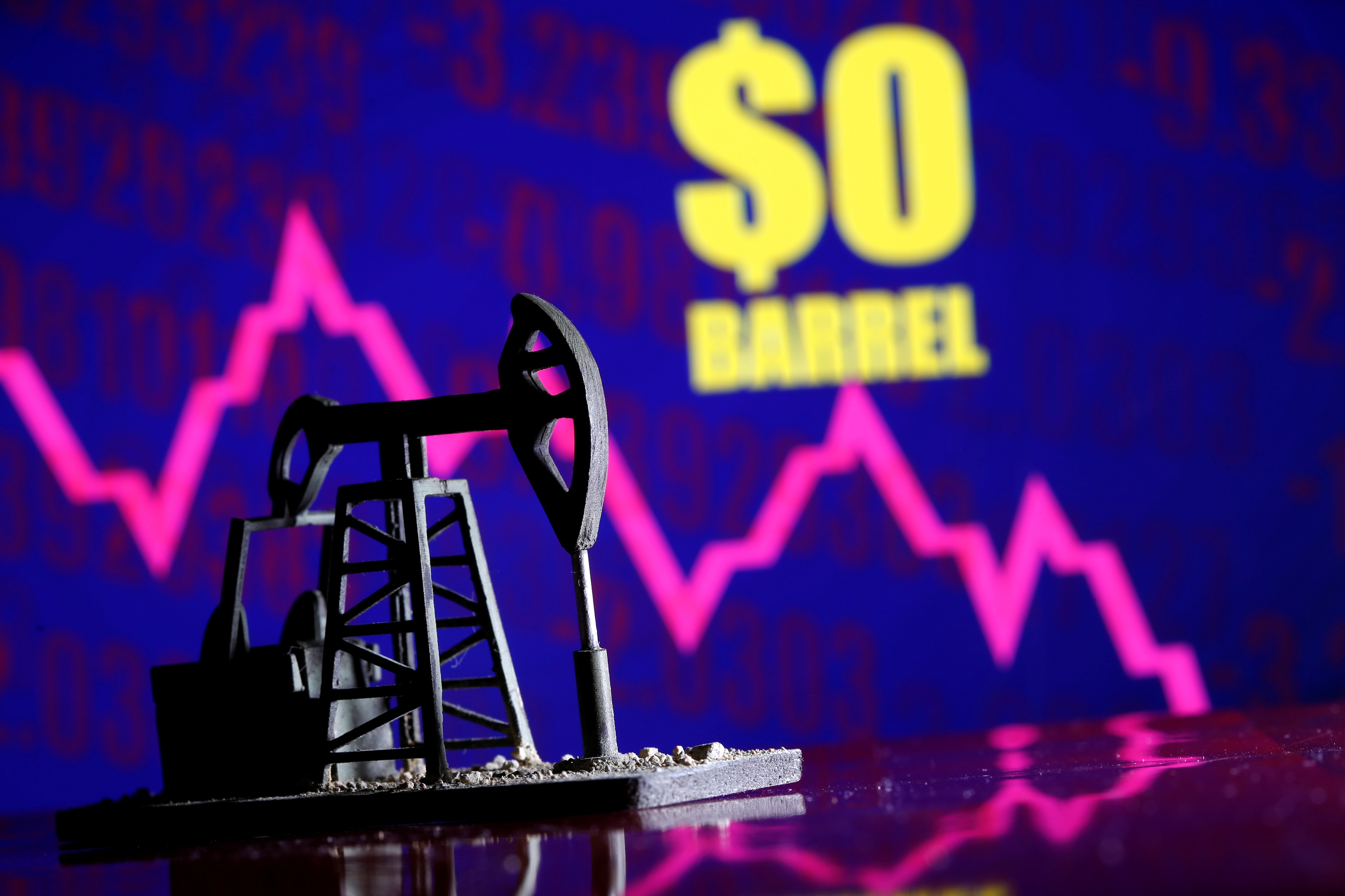 Gia dau thap ky luc, My them 75 trieu thung cho kho du tru chien luoc hinh anh