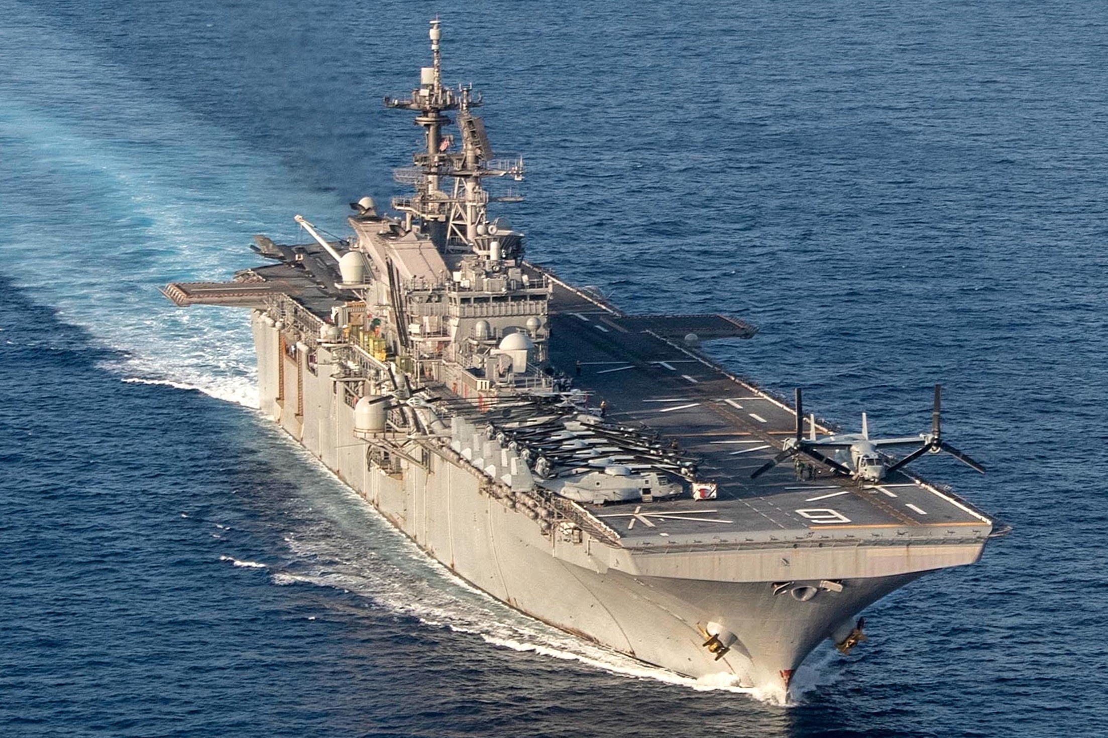 Tau do bo My dien tap tren Bien Dong, tien gan noi HD-8 hoat dong hinh anh