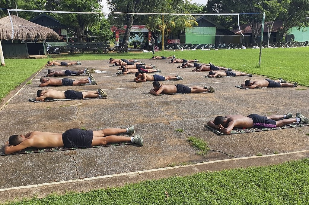 Dan Indonesia dua nhau tam nang vi tin buc xa diet duoc virus corona hinh anh