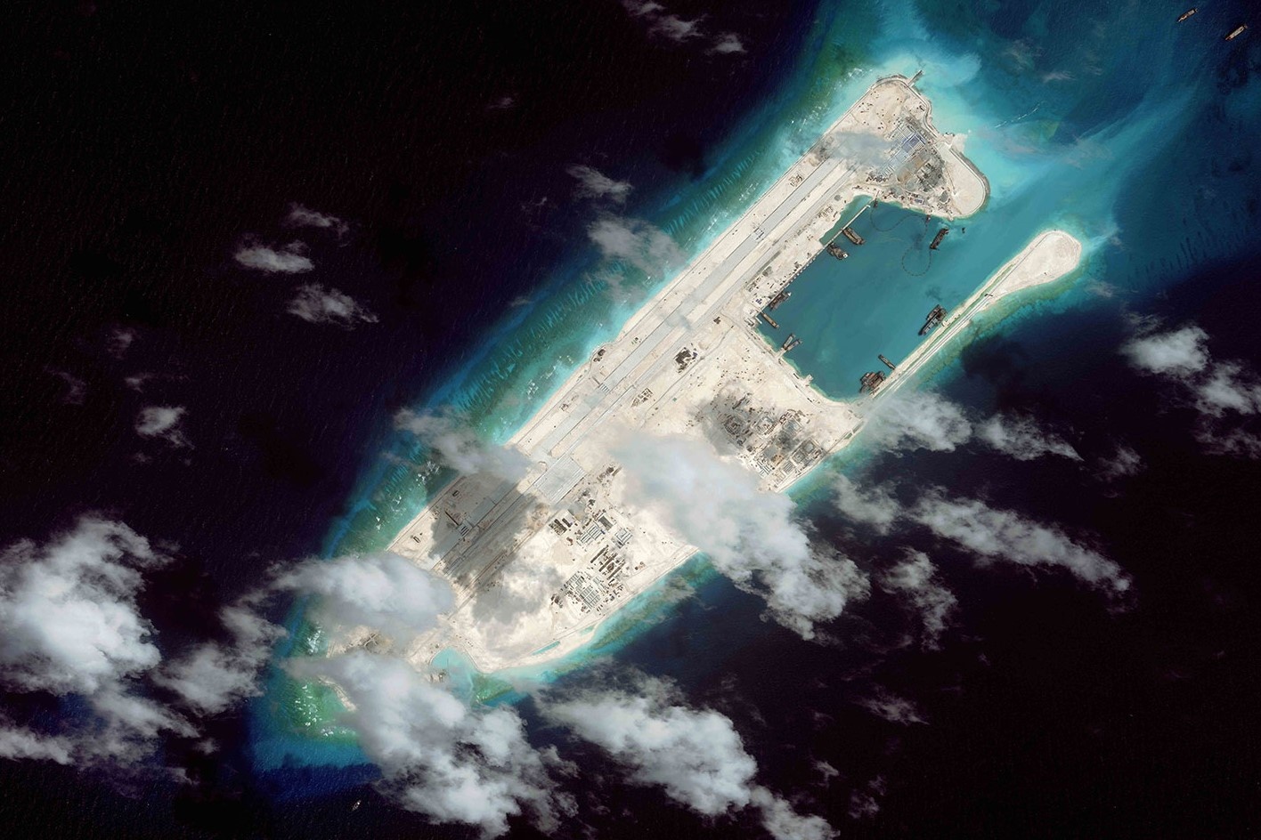 Philippines gui cong ham phan doi Trung Quoc 'lap quan' tren Bien Dong hinh anh