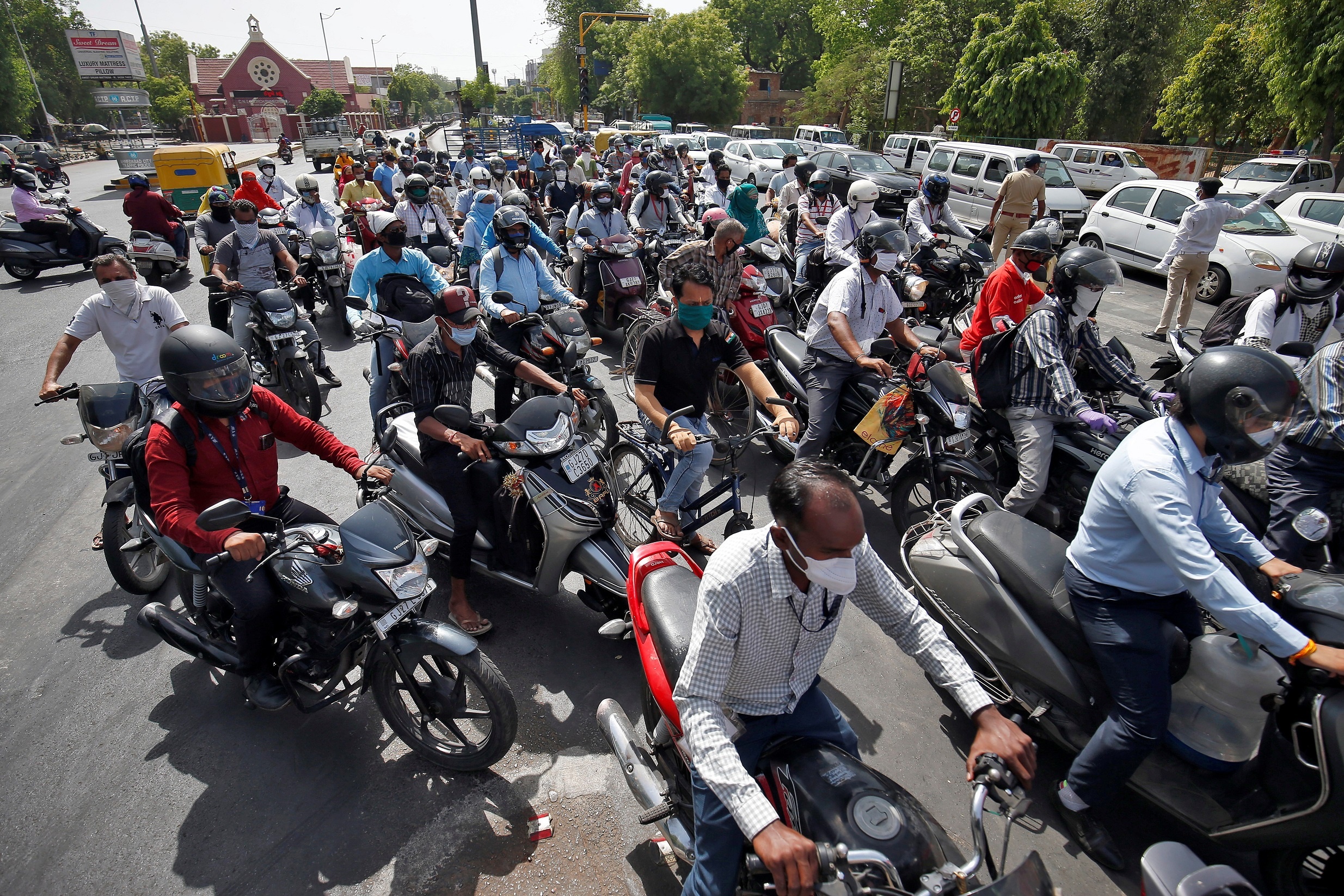 hon 1.000 cong ty di doi khoi Trung Quoc anh 2