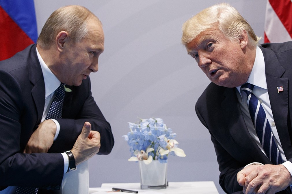 Hai Tong thong Trump va Putin dien dam hinh anh