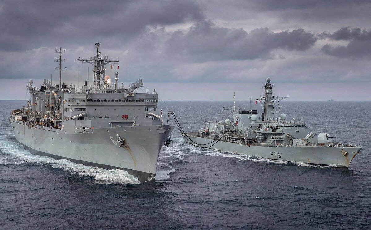 Tau chien NATO ap sat Ham doi Bac anh 1