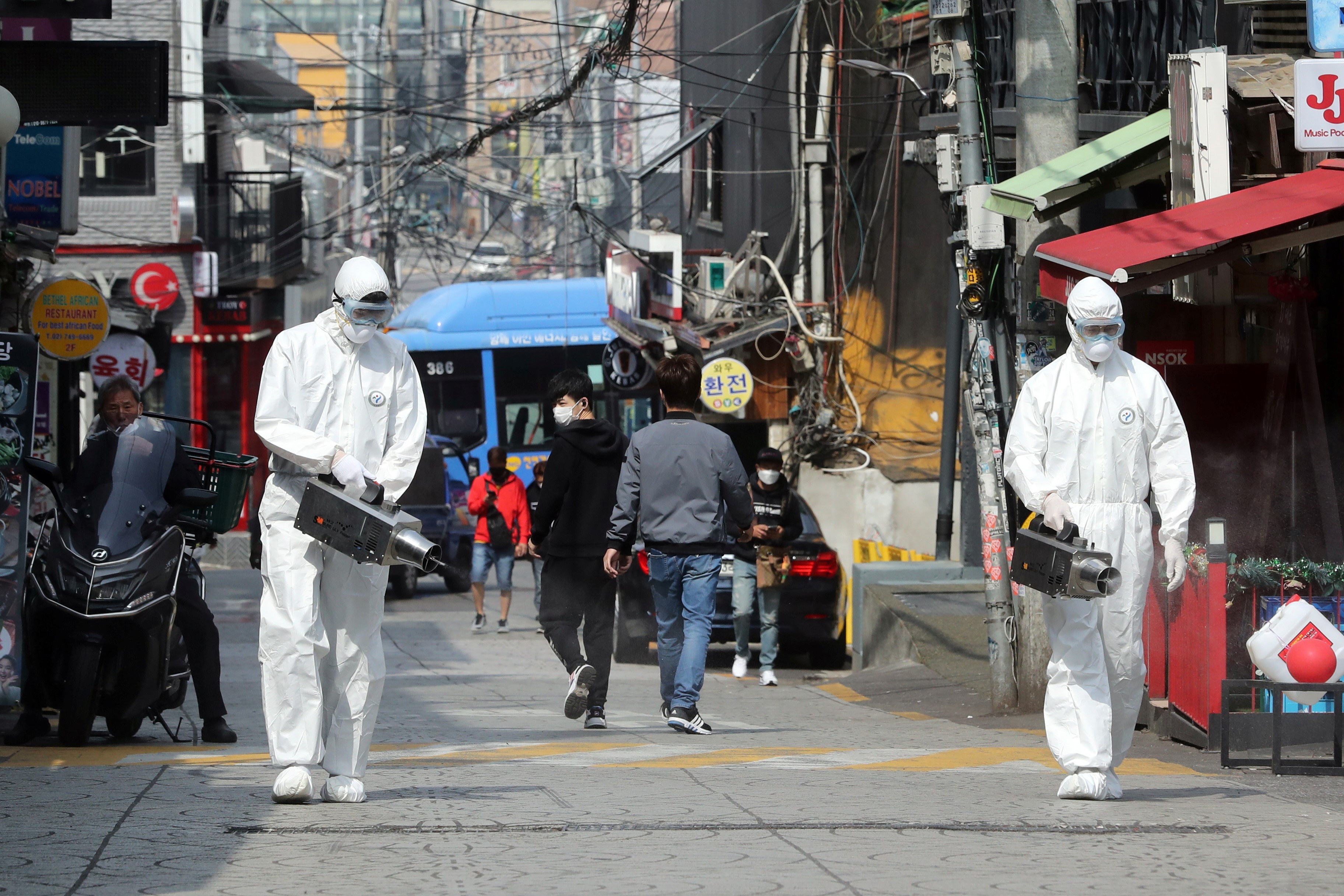 O dich hop dem bung phat, Han Quoc keu goi nguoi tre 'o yen vi bo me' hinh anh