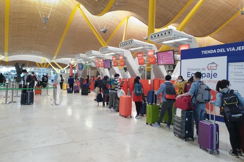 Dua gan 200 nguoi Viet tu chau Au ve nuoc, ha canh o Da Nang hinh anh