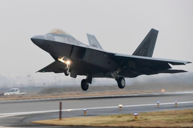 May bay tang hinh F-22 cua My roi tai Florida hinh anh