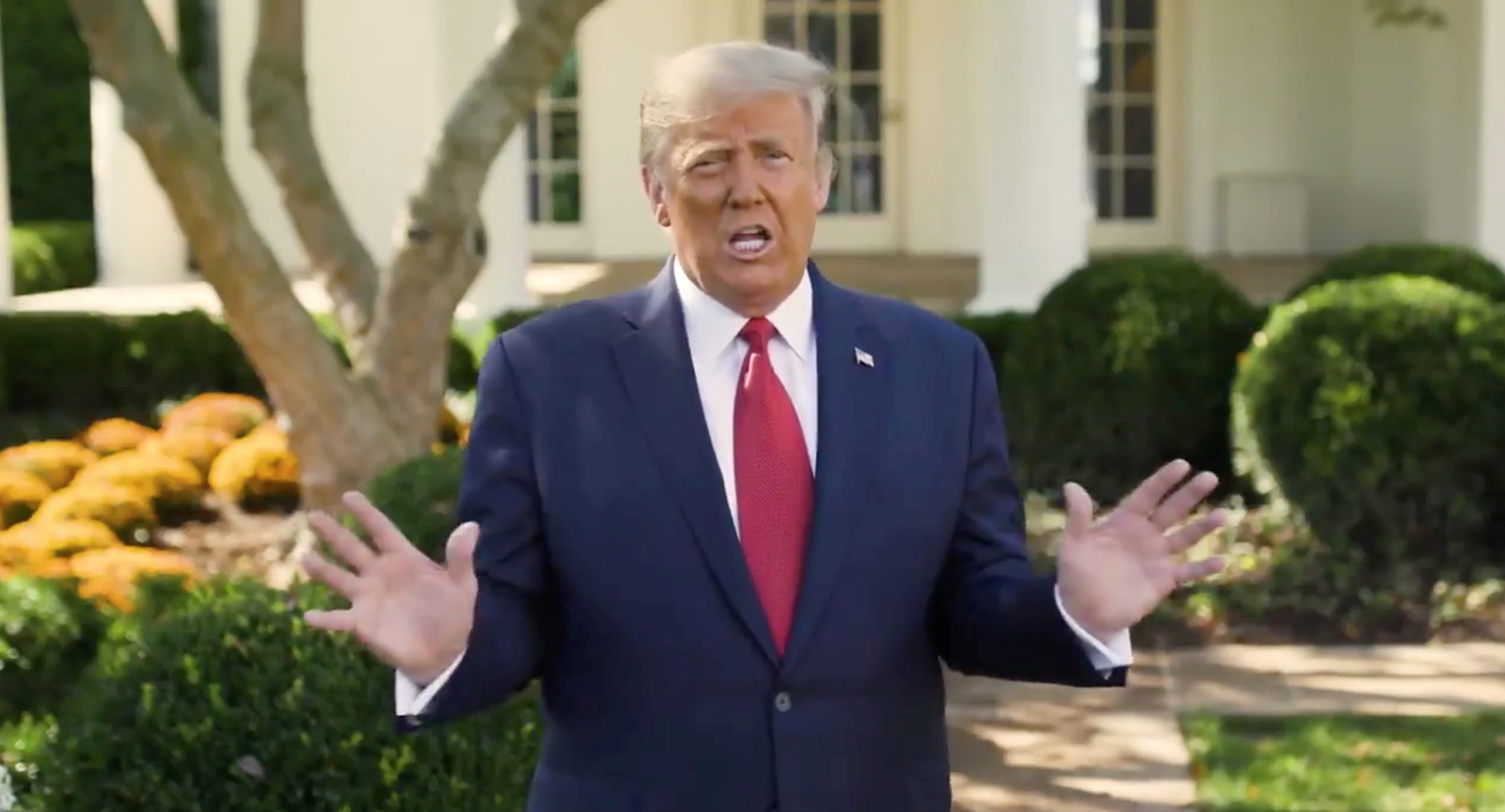 Trump hua phat mien phi thuoc Covid-19 anh 1