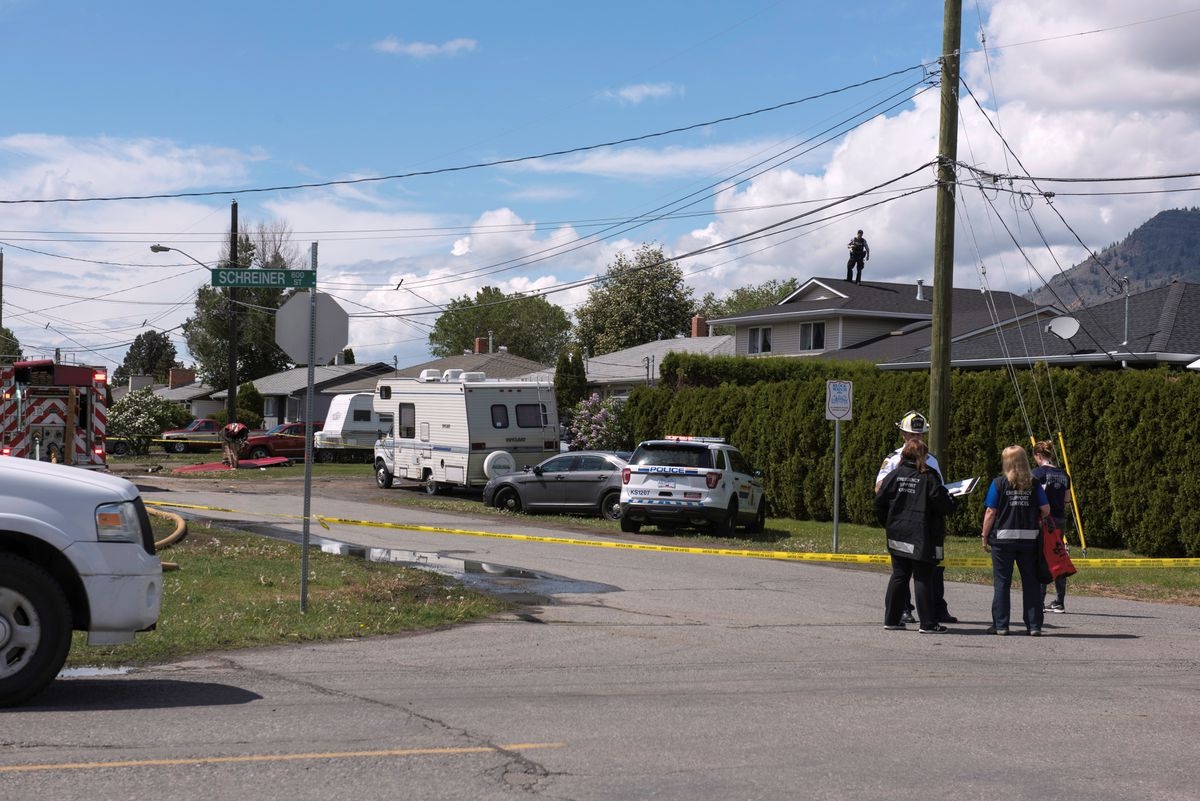 Roi may bay trinh dien tai Canada anh 1