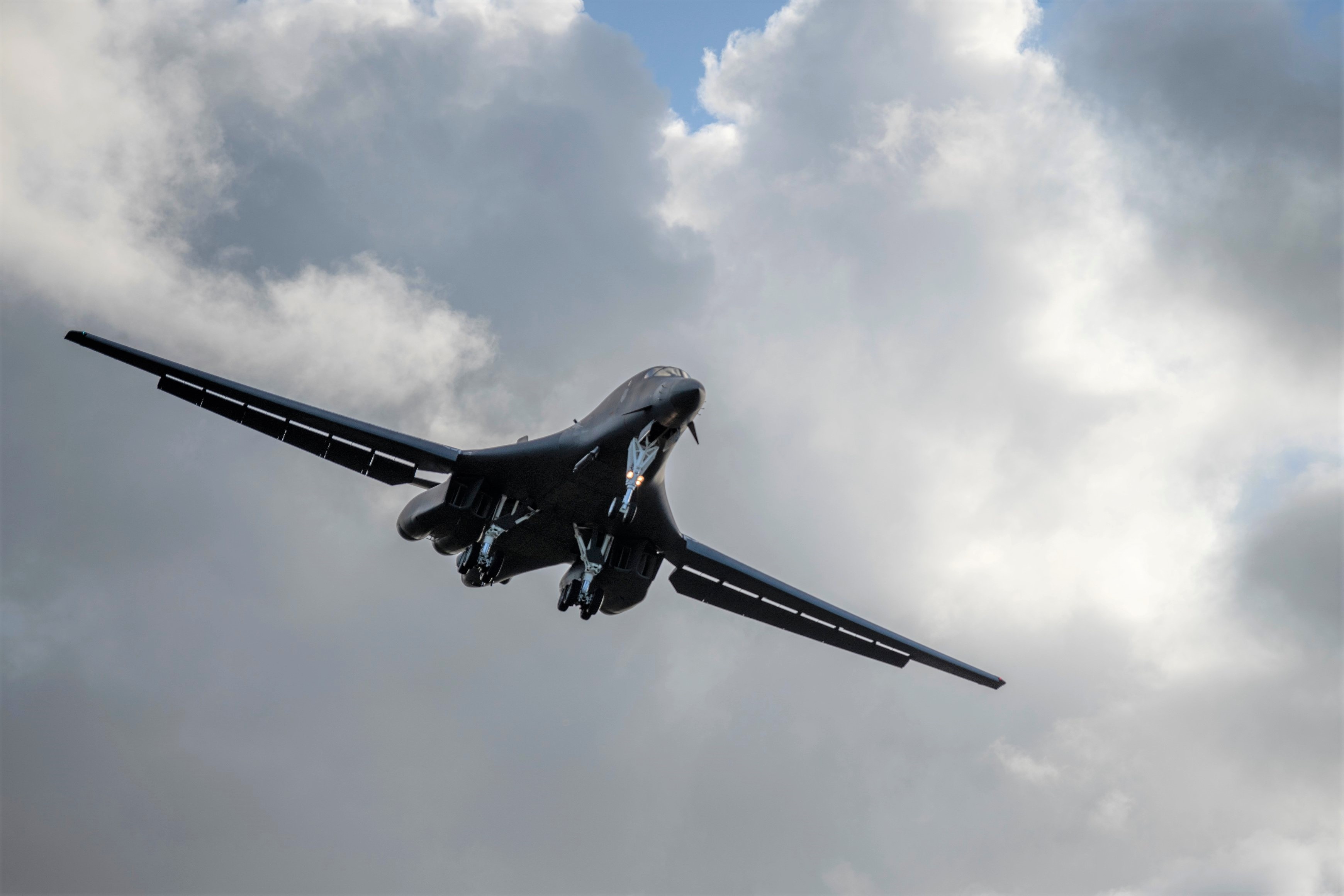 My dieu may bay nem bom chien luoc B-1 lam nhiem vu o Bien Dong hinh anh